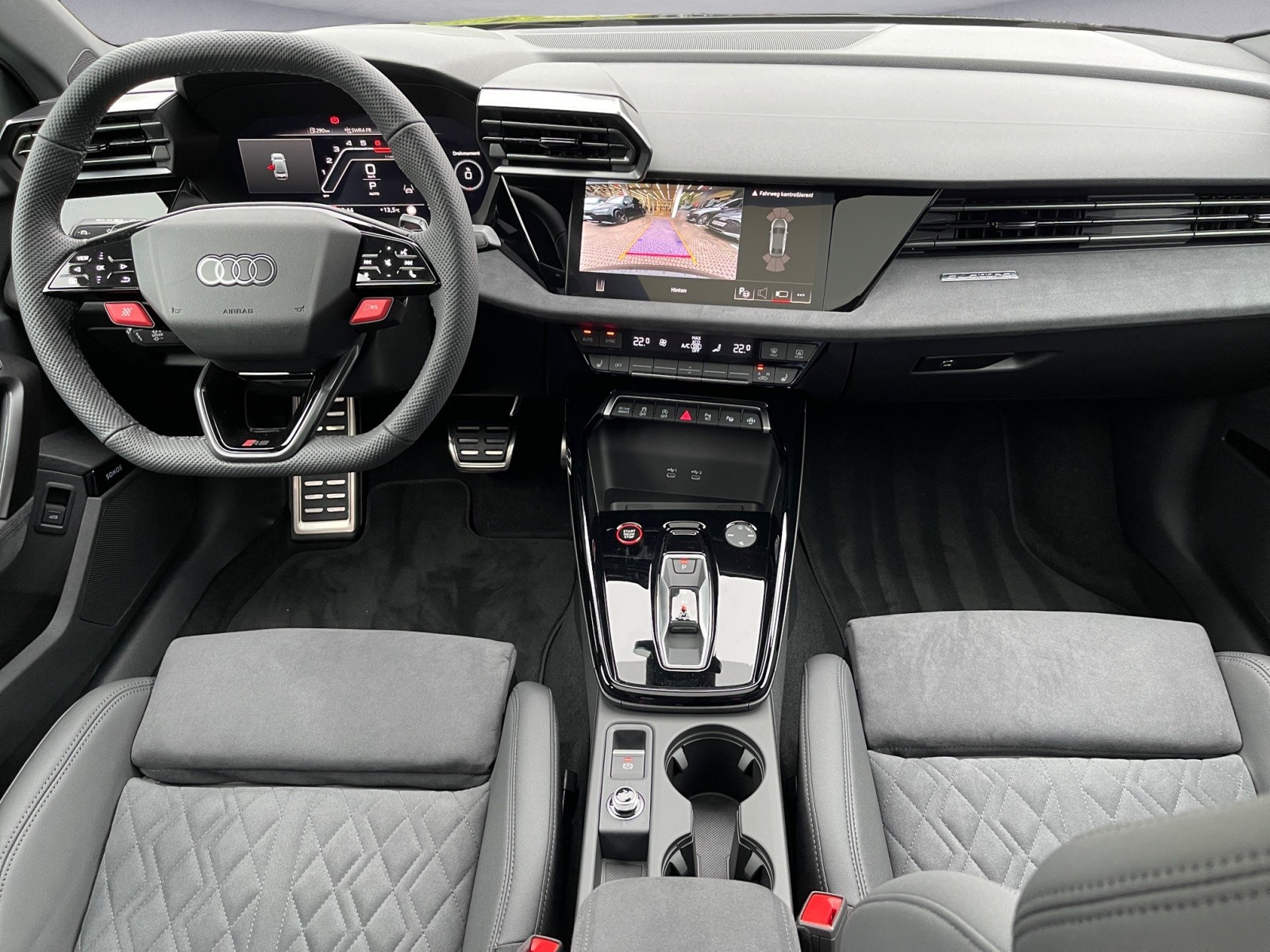 Audi - RS 3 Limousine 294(400) kW(PS) S tr onic