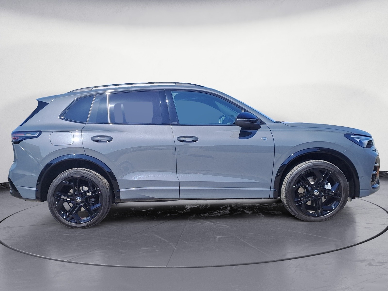 Volkswagen - Tiguan R-Line 2,0 TDI SCR 4M DSG