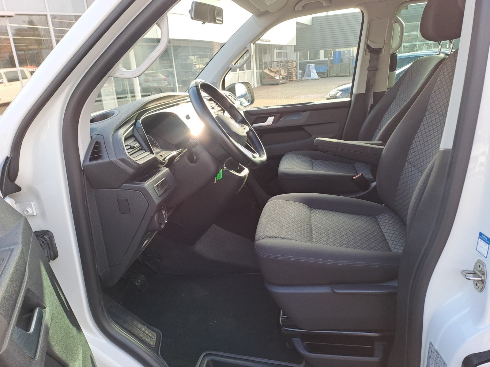 Volkswagen - T6 .1 Multivan KR 4MOTION Trendline