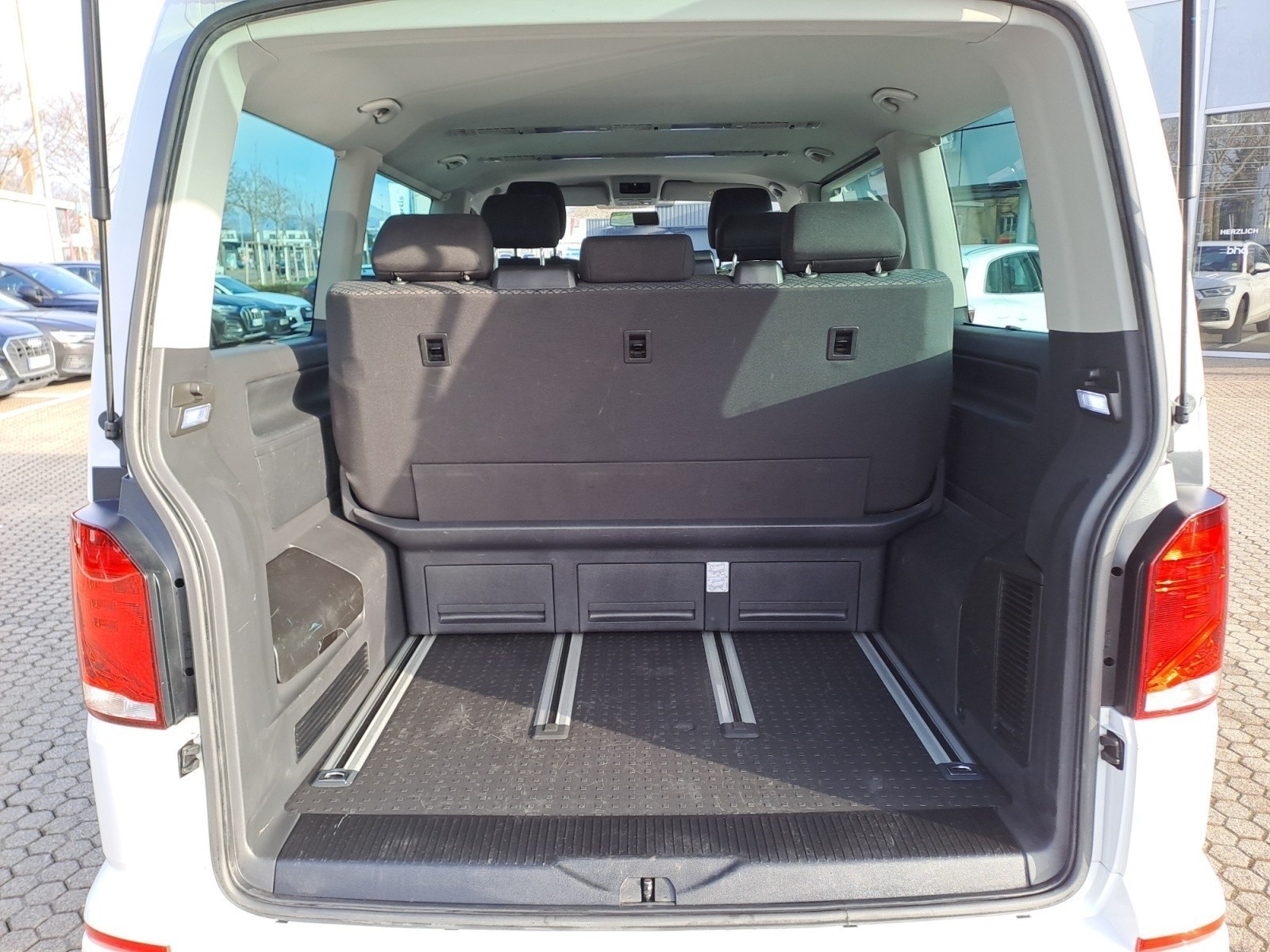 Volkswagen - T6 .1 Multivan KR 4MOTION Trendline