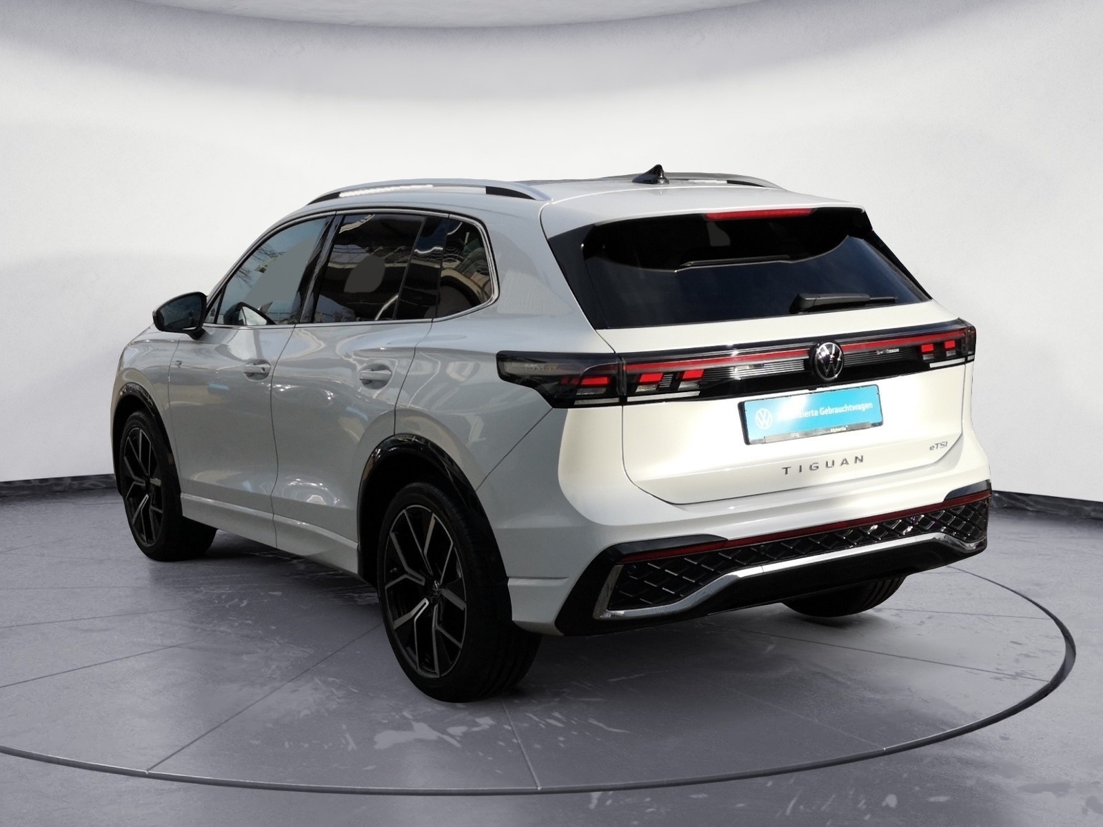 Volkswagen - Tiguan 1.5 eTSI DSG R-LINE