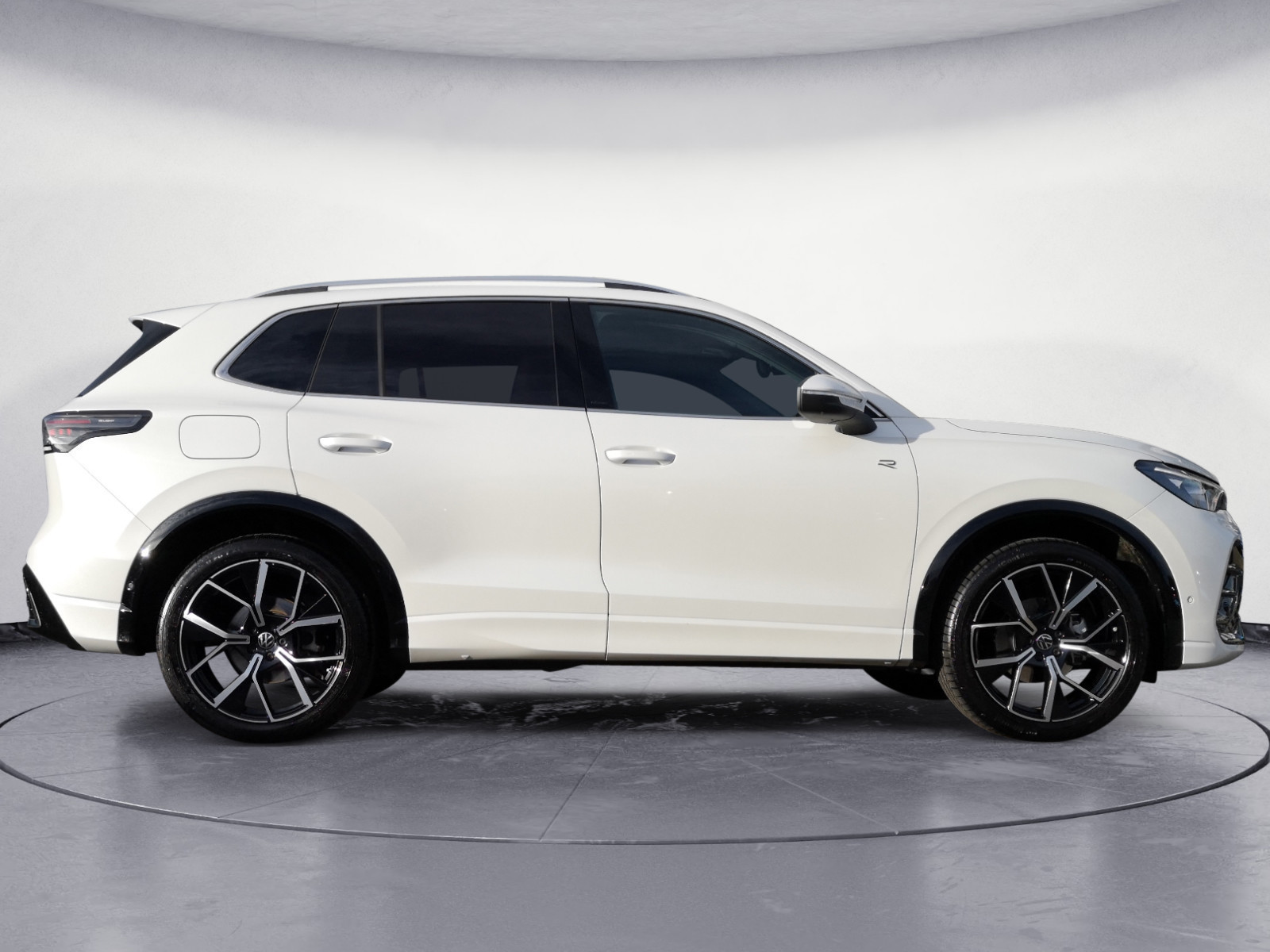 Volkswagen - Tiguan 1.5 eTSI DSG R-LINE