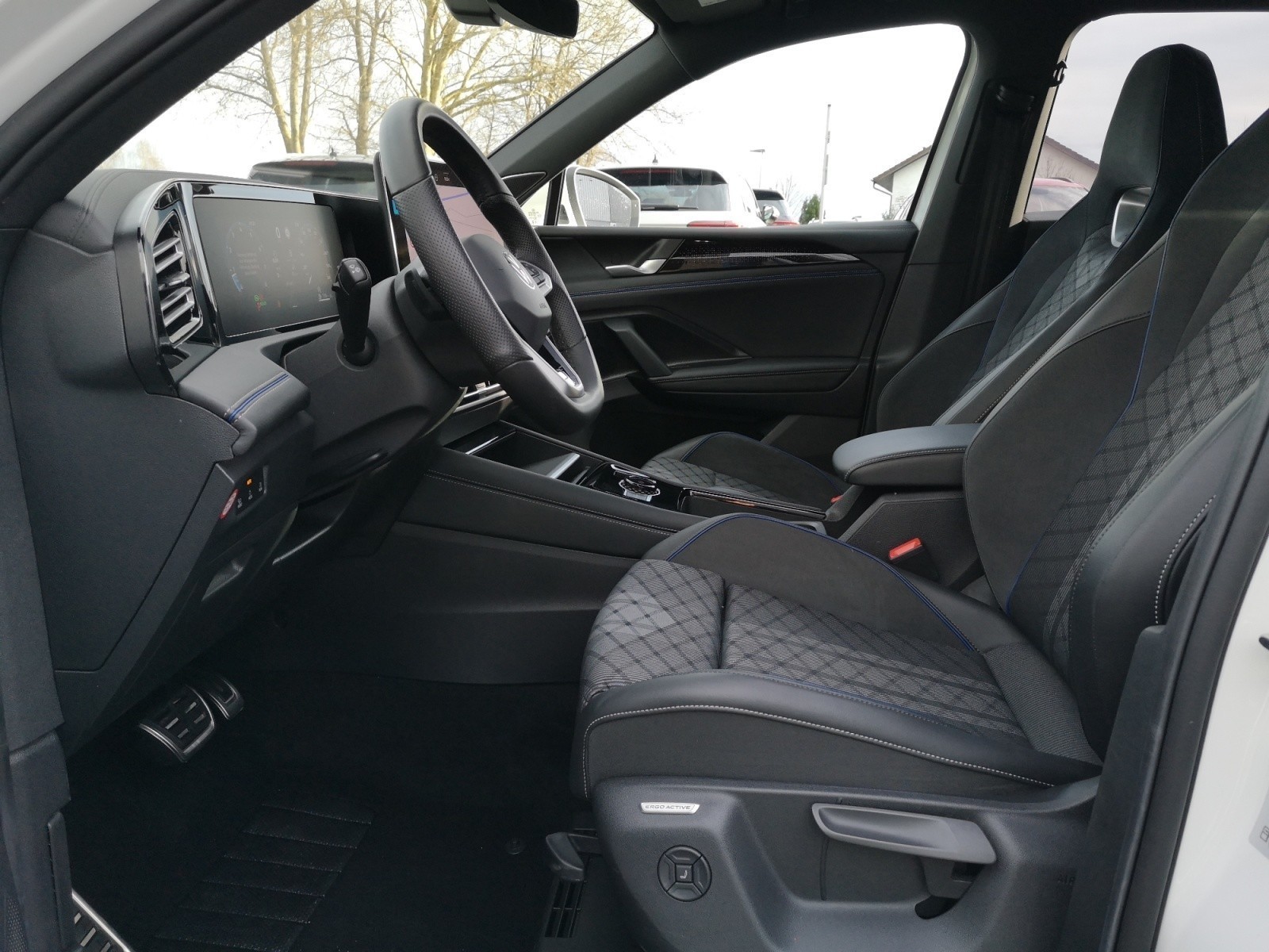 Volkswagen - Tiguan 1.5 eTSI DSG R-LINE