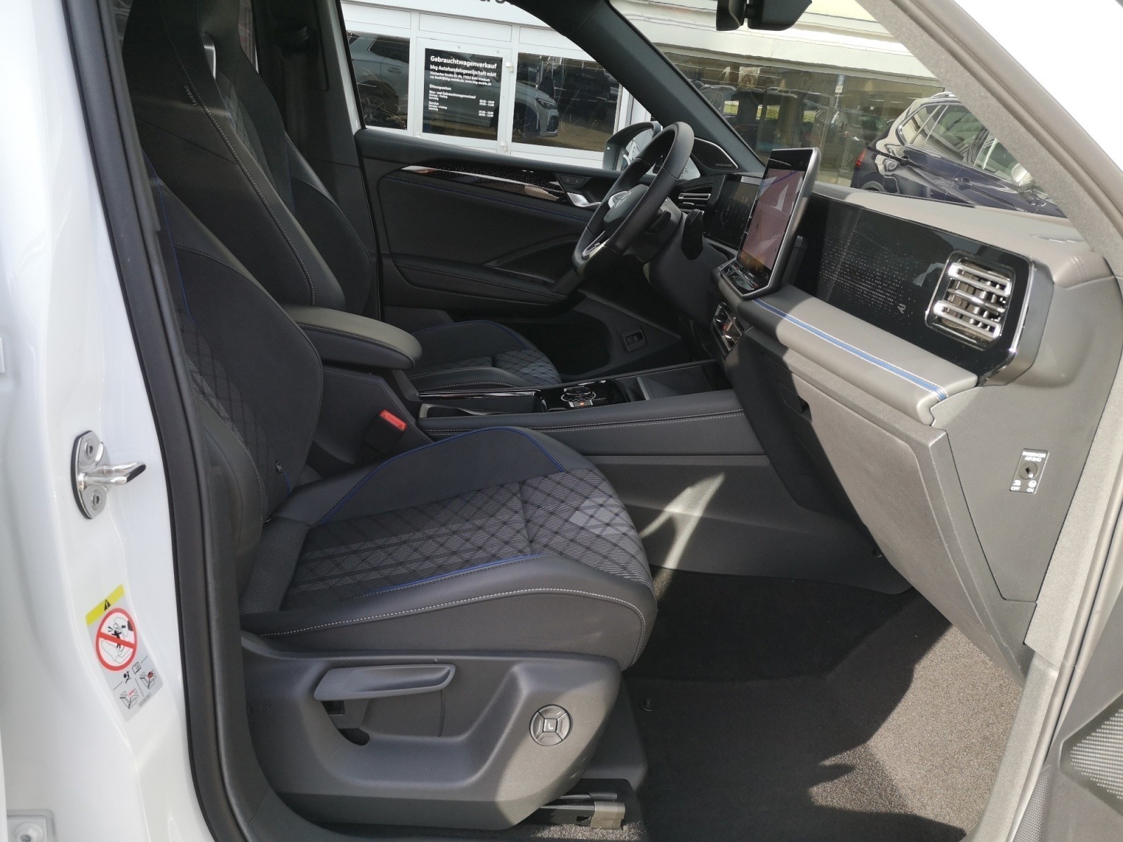 Volkswagen - Tiguan 1.5 eTSI DSG R-LINE