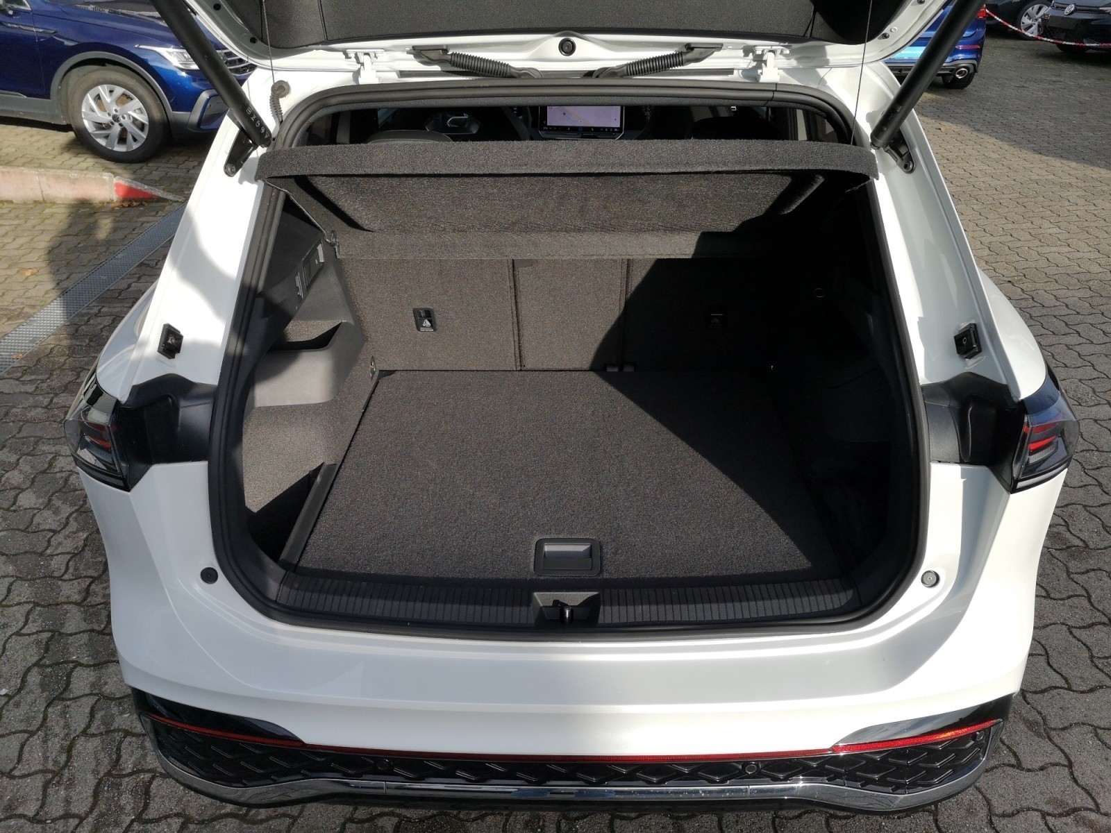 Volkswagen - Tiguan 1.5 eTSI DSG R-LINE