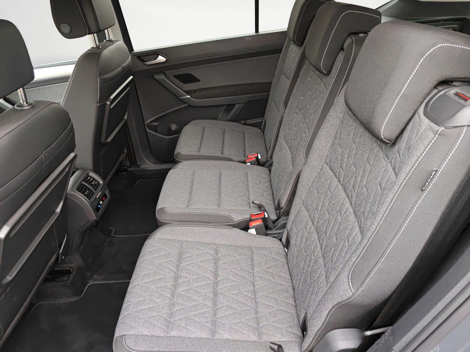 Volkswagen - Touran 1.5 TSI Move 7-Sitz; Navi, Verkehrszeich