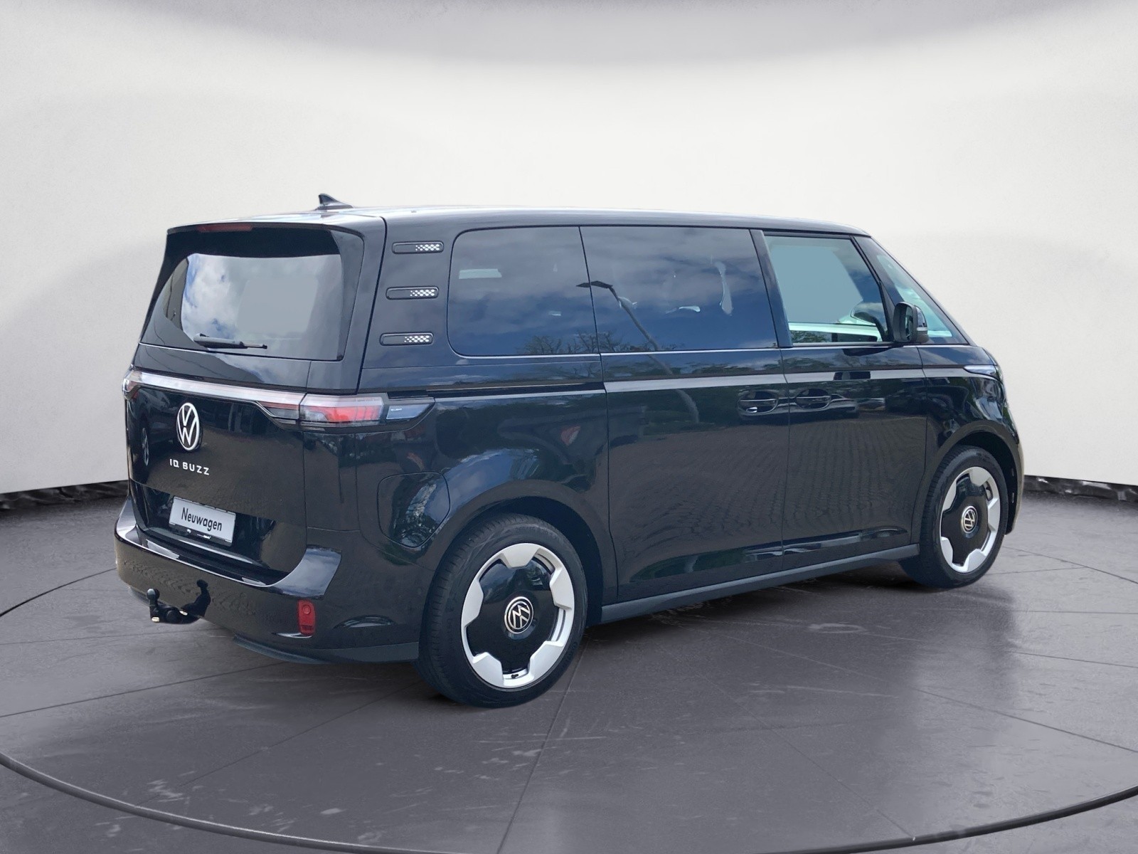 Volkswagen - ID. Buzz Pro Motor:   h Getriebe: 1-Gang-Automatikgetriebe Radstand: 2989 mm ,