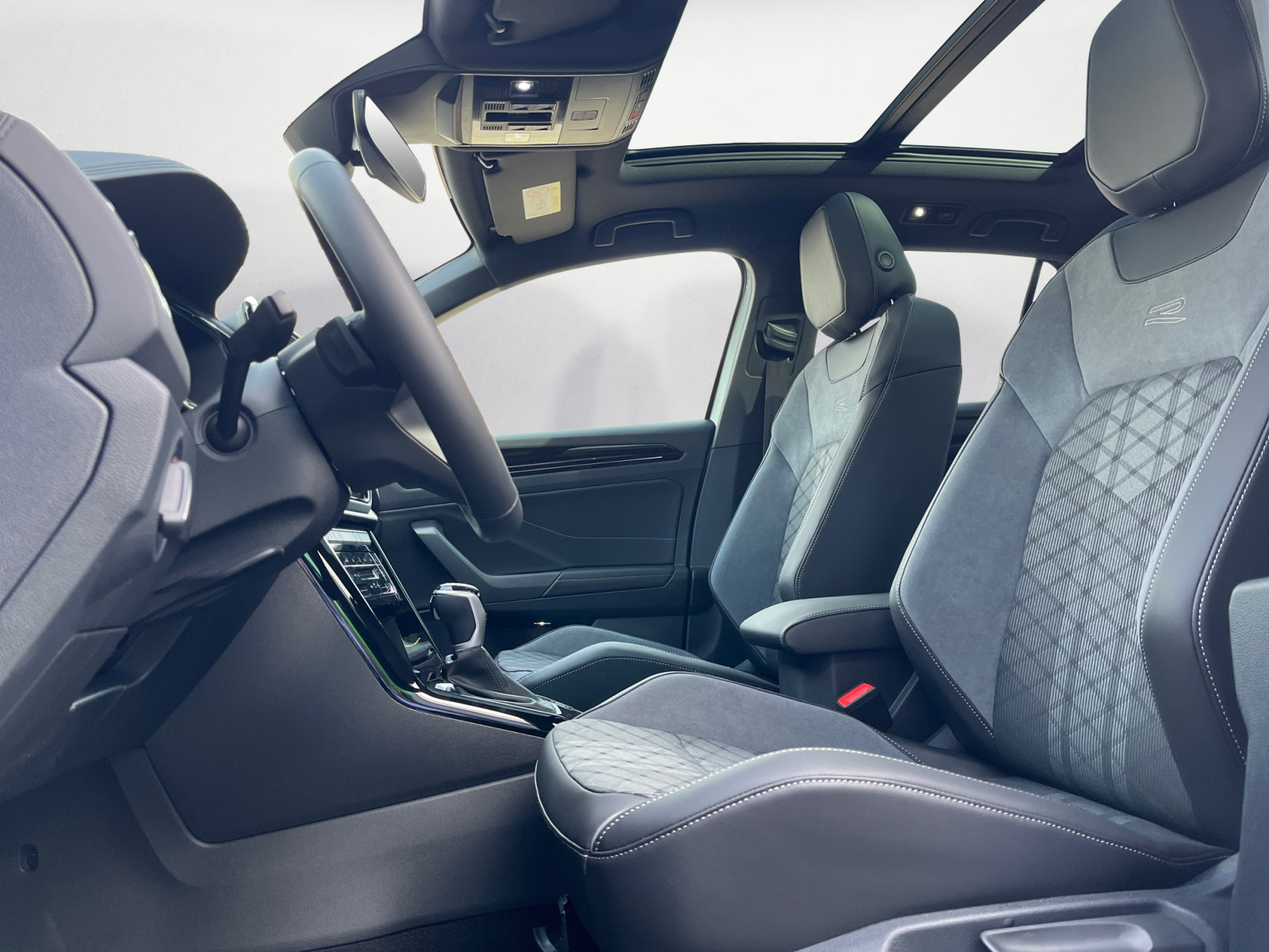 Volkswagen - T-Roc R-Line 1.5 l TSI OPF 7-Gang-Doppelkupplungsgetriebe DSG ,