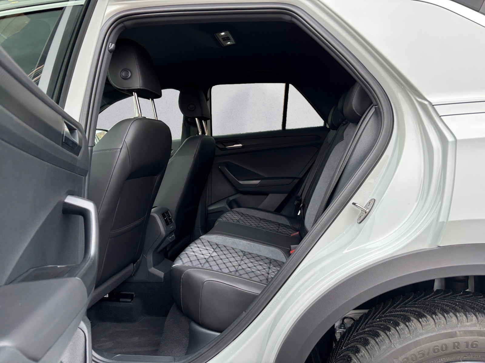 Volkswagen - T-Roc R-Line 1.5 l TSI OPF  7-Gang-Doppelkupplungsgetriebe DSG ,