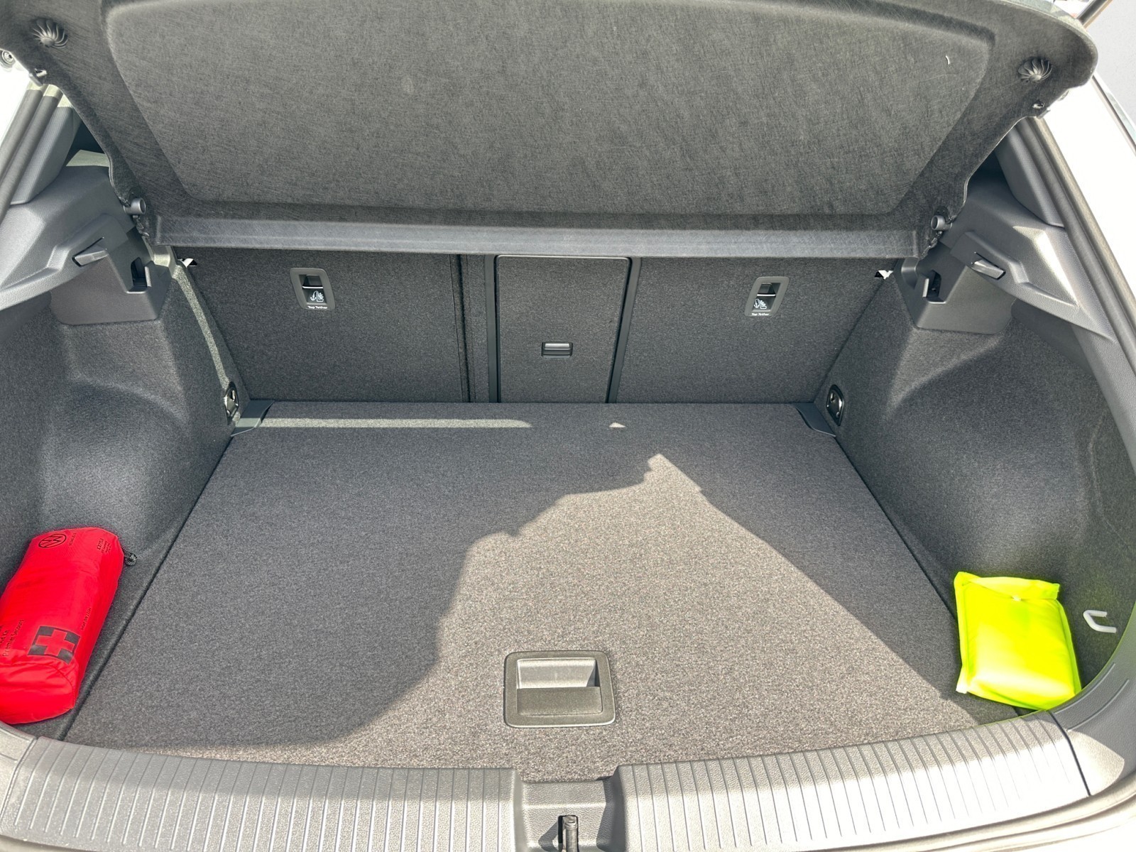 Volkswagen - T-Roc R-Line 1.5 l TSI OPF  7-Gang-Doppelkupplungsgetriebe DSG ,