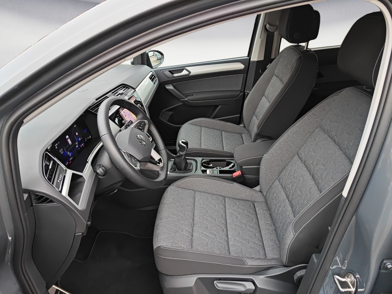 Volkswagen - Touran 1.5 TSI Move 7-Sitz; Navi, Verkehrszeich