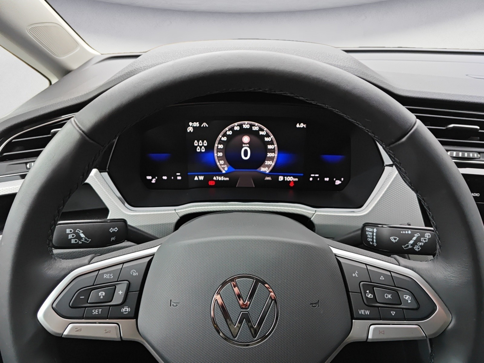 Volkswagen - Touran 1.5 TSI Move 7-Sitz; Navi, Verkehrszeich