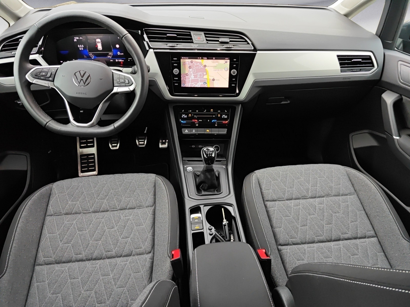 Volkswagen - Touran 1.5 TSI Move 7-Sitz; Navi, Verkehrszeich