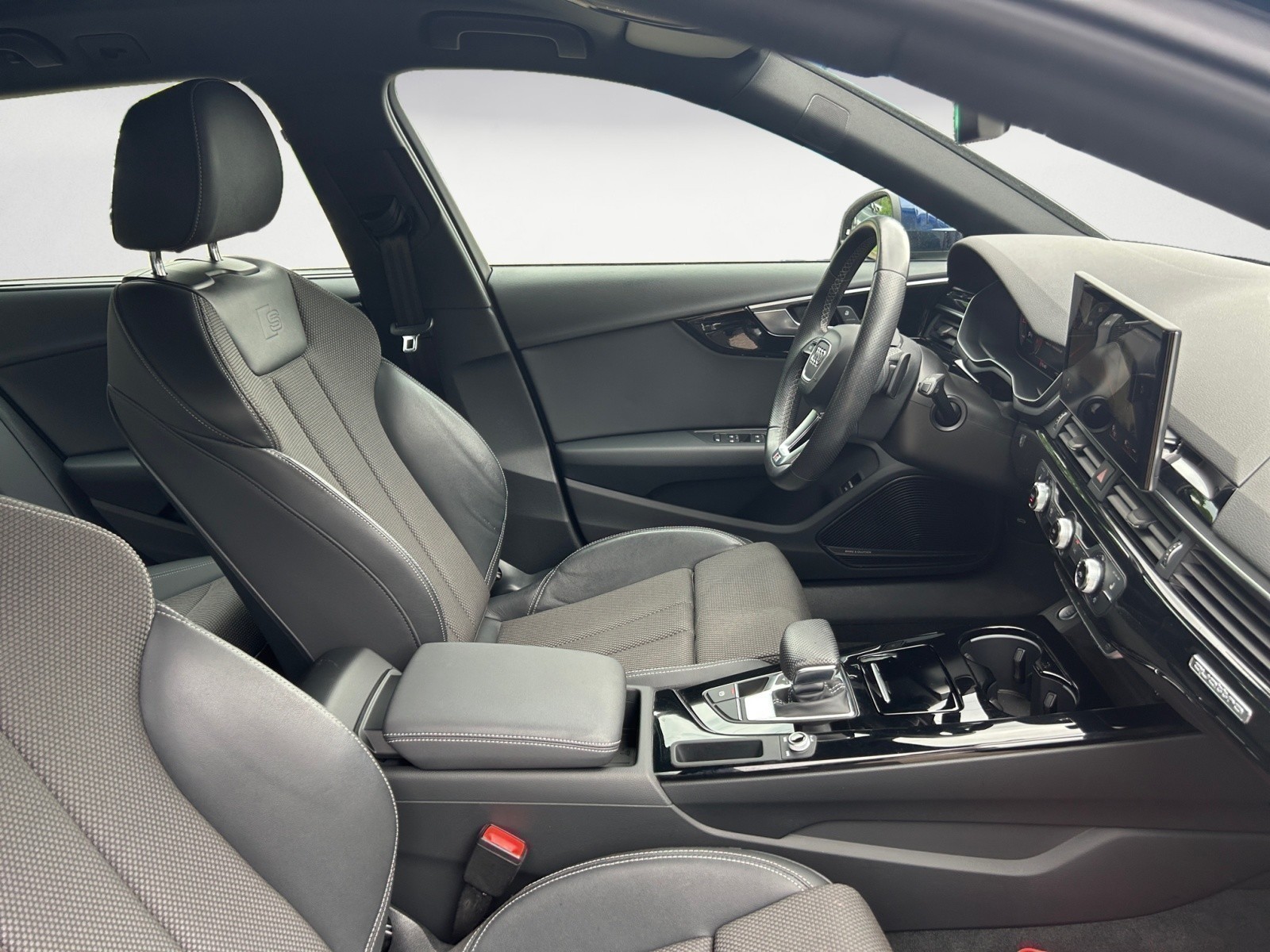 Audi - A4 Avant 45 TFSI quattro S tronic S line
