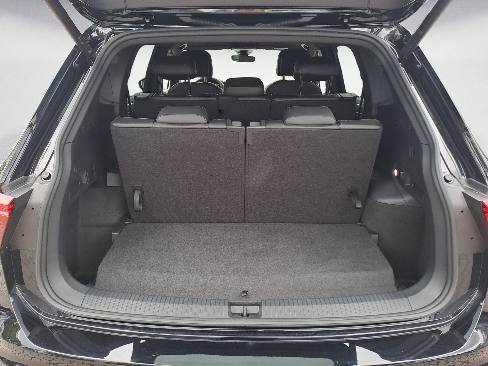 Volkswagen - Tiguan Allspace R-Line 2,0 l TDI SCR 4MO