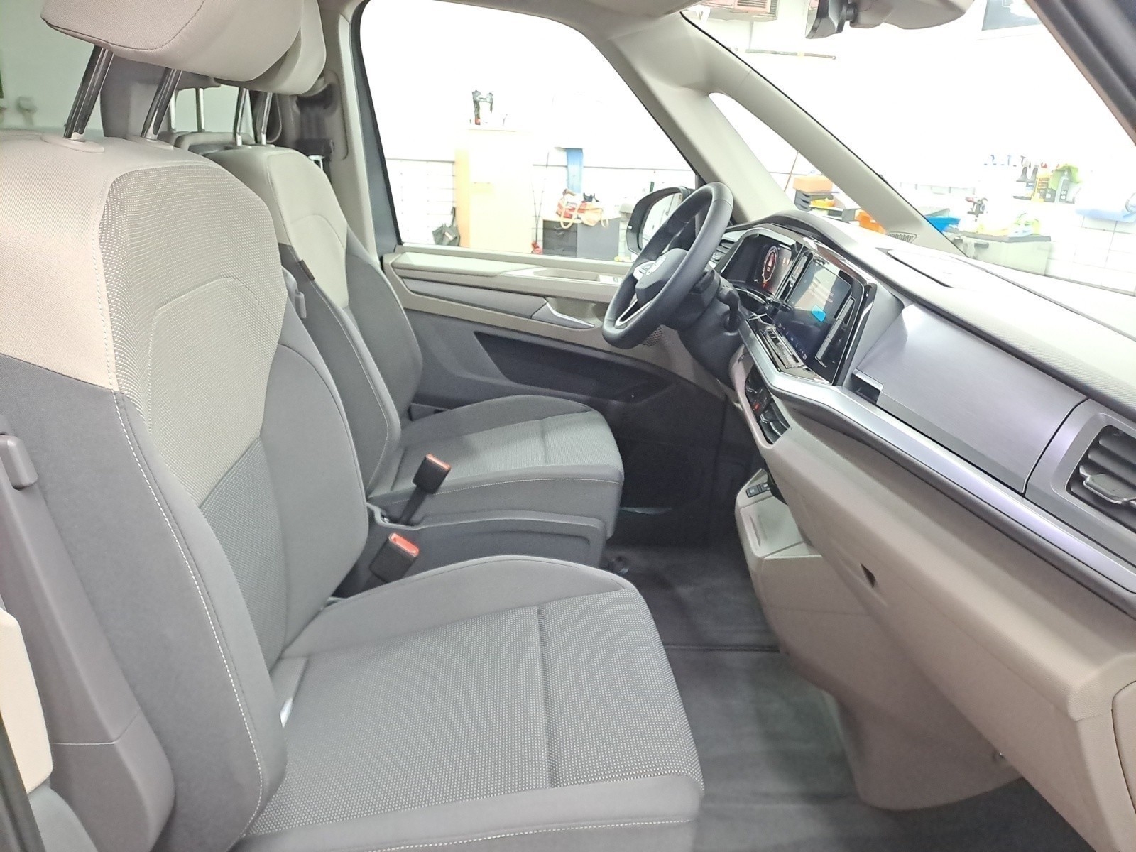 Volkswagen - Multivan Life 2,0 l TDI SCR Frontantrieb 7-Gang-DSG Radst. 3124 mm kurzer Überhang