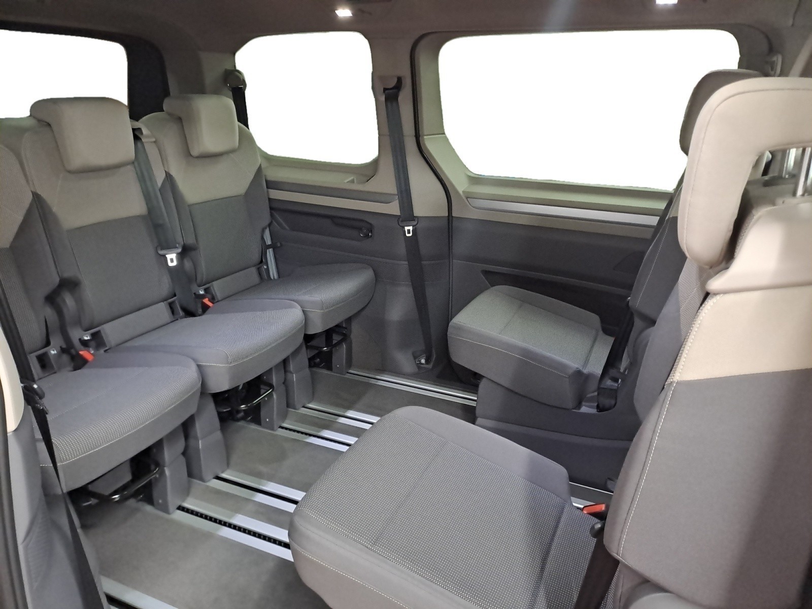 Volkswagen - Multivan Life 2,0 l TDI SCR Frontantrieb 7-Gang-DSG Radst. 3124 mm kurzer Überhang