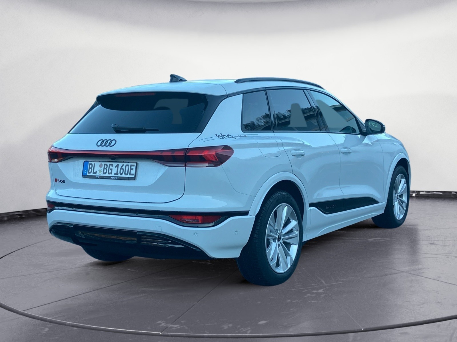 Audi - SQ6 SUV e-tron 