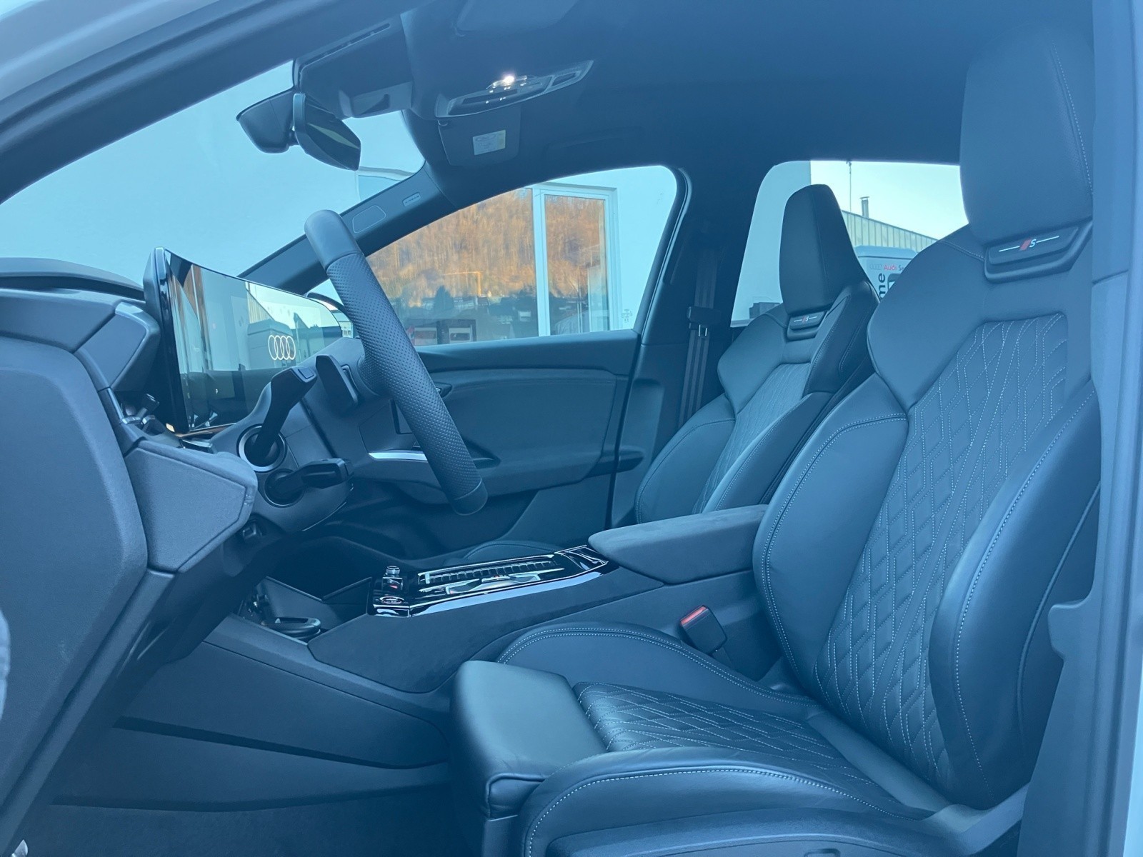 Audi - SQ6 SUV e-tron 