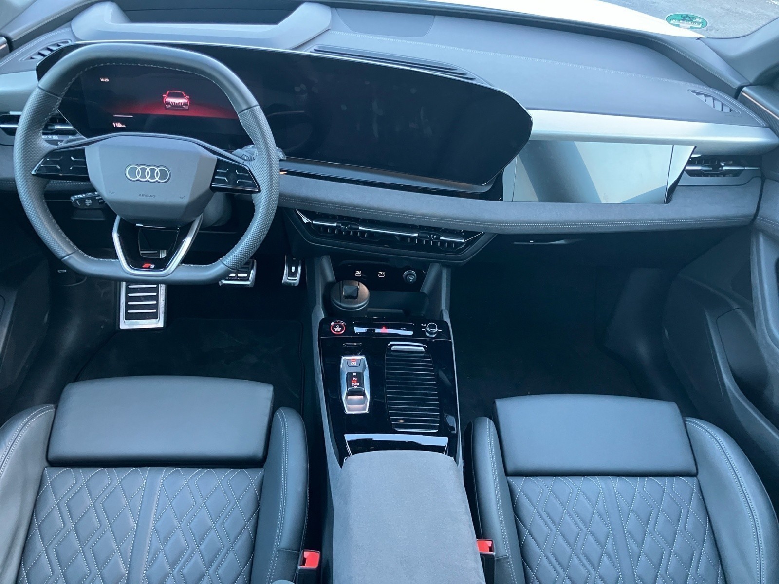Audi - SQ6 SUV e-tron 
