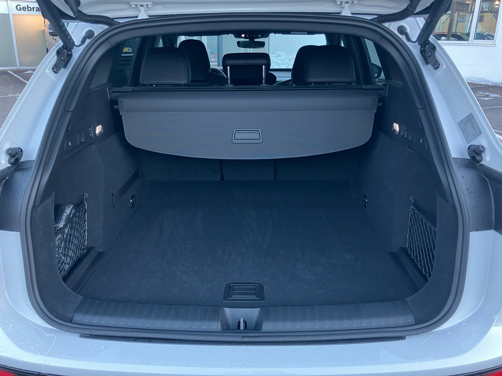 Audi - SQ6 SUV e-tron 