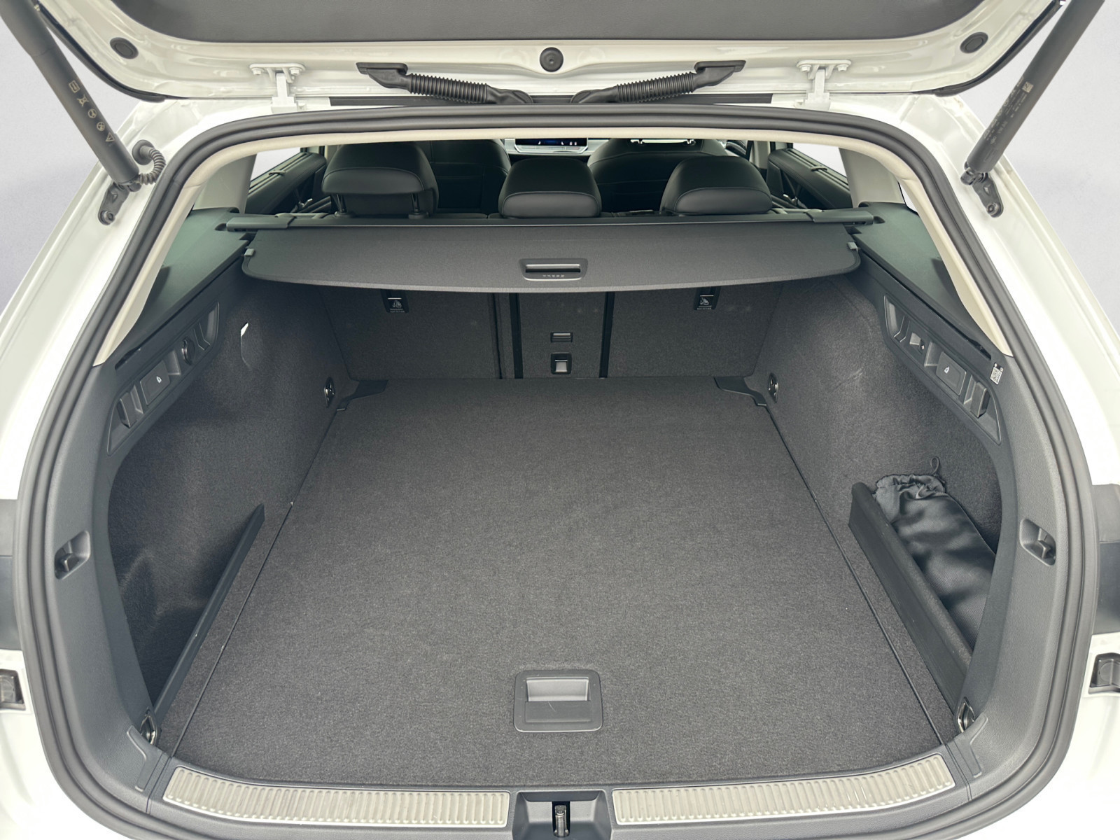 Volkswagen - Passat Variant 2.0 TDI SCR DSG Elegance