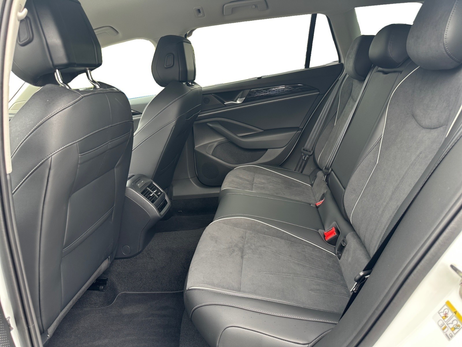 Volkswagen - Passat Variant 2.0 TDI SCR DSG Elegance