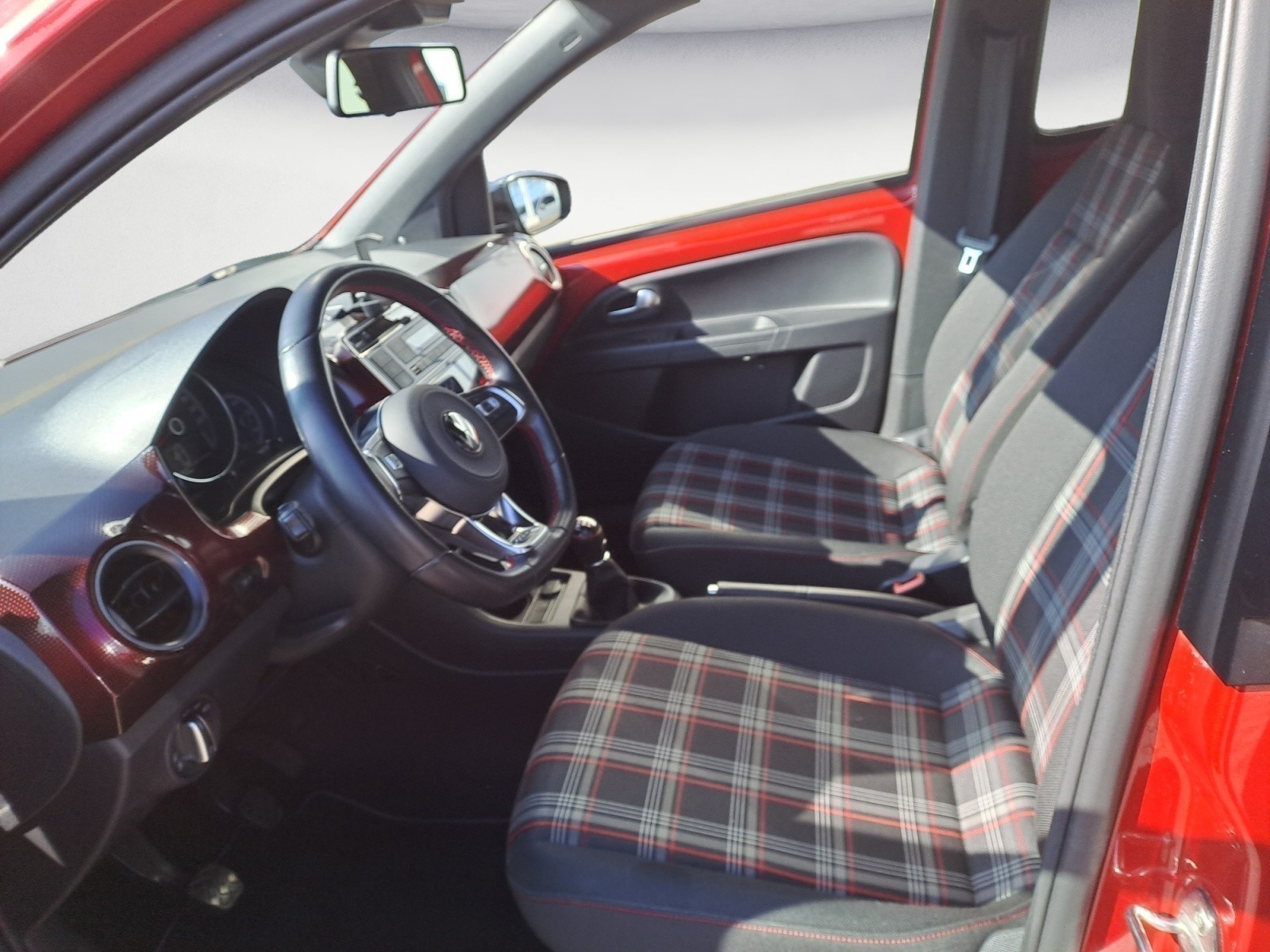 Volkswagen - up! GTI