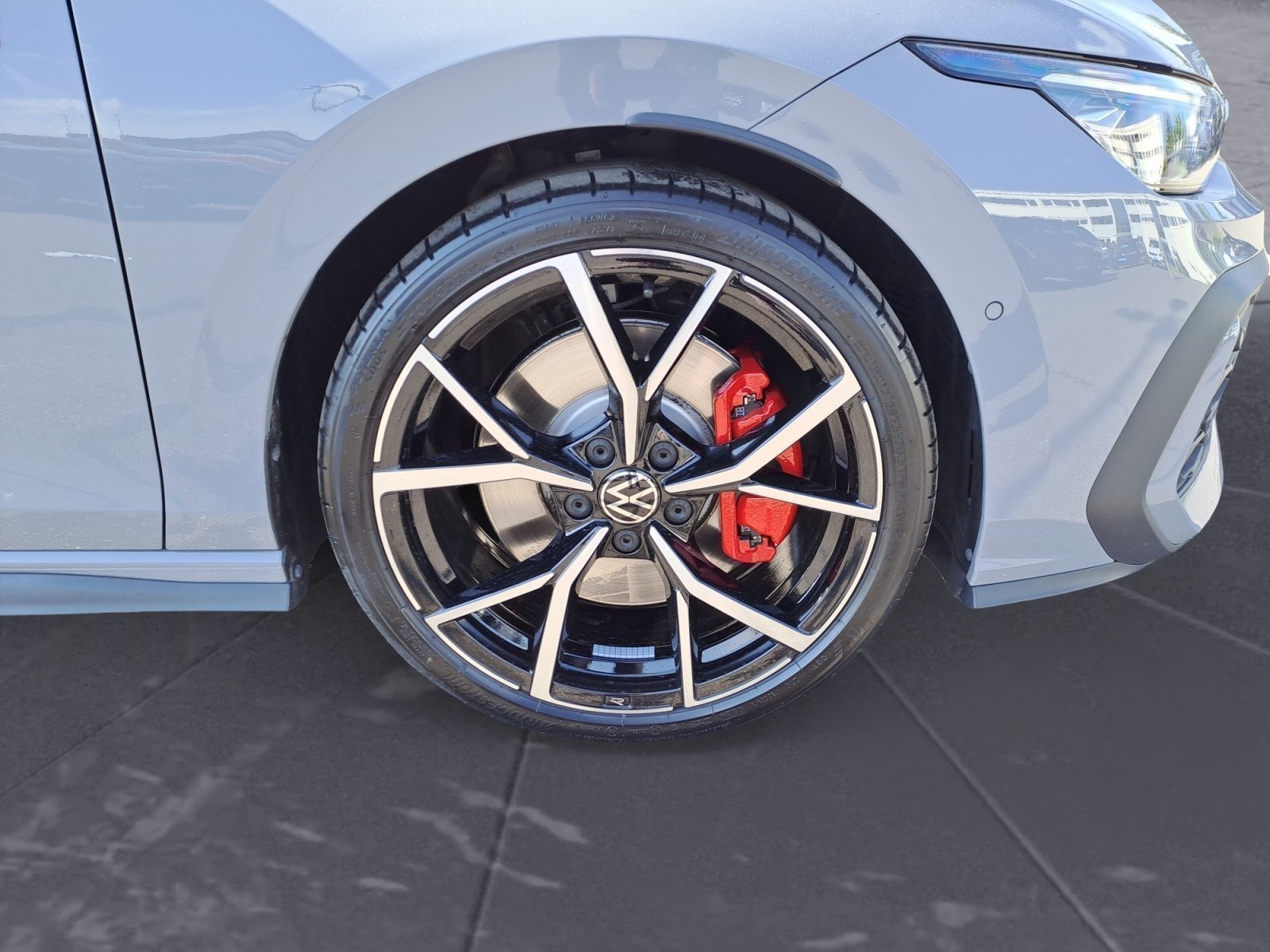 Volkswagen - Golf GTI