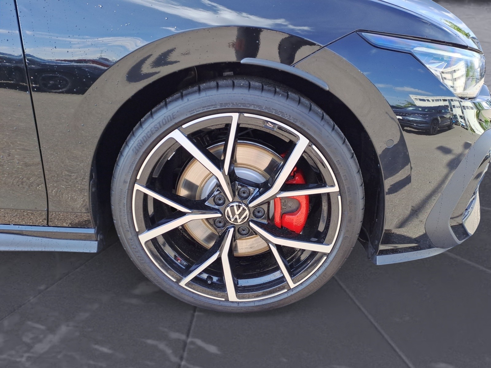 Volkswagen - Golf GTI