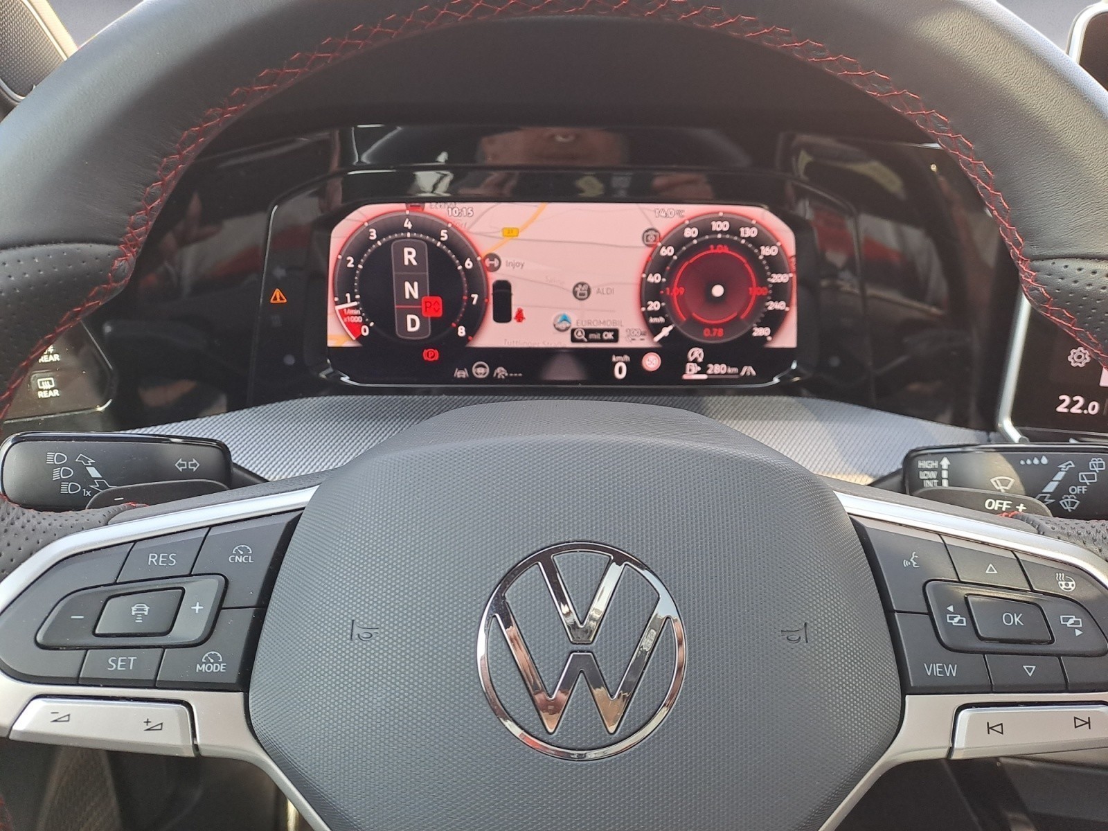 Volkswagen - Golf GTI