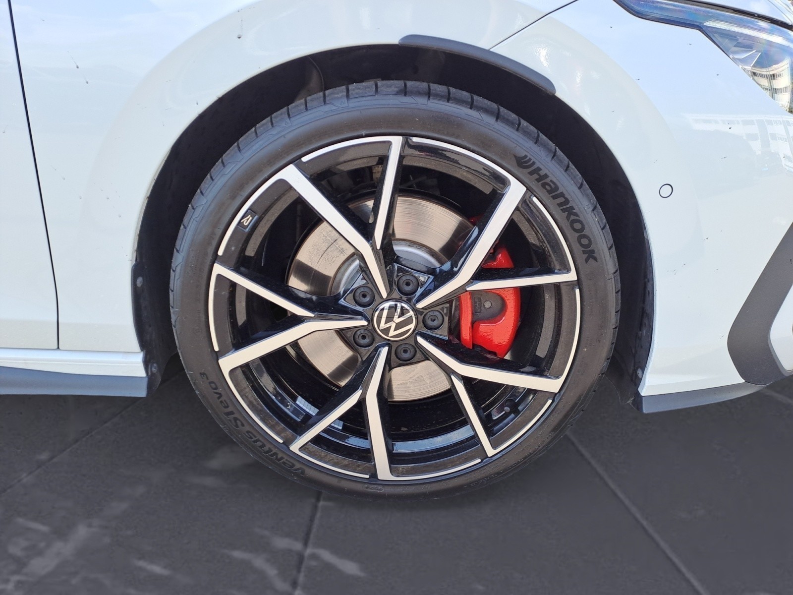 Volkswagen - Golf GTI