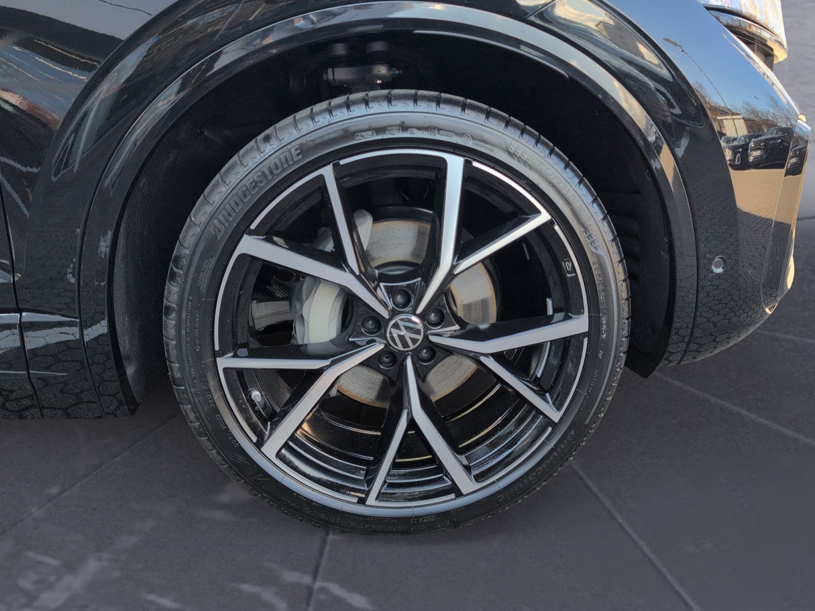 Volkswagen - Touareg R-Line 3,0 l V6 TDI SCR 4MOTION  8-Gang-Automatik (Tiptro nic)