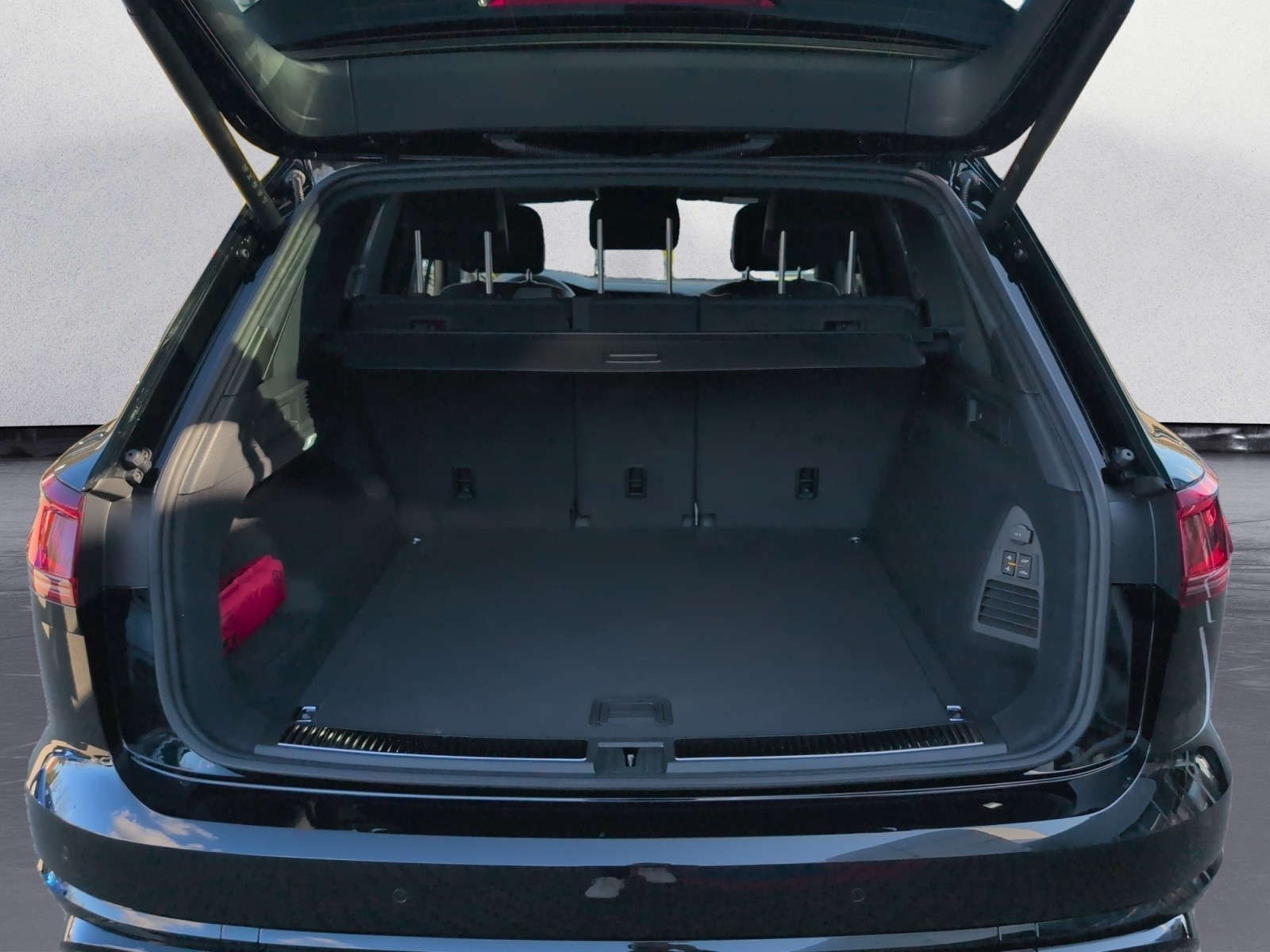 Volkswagen - Touareg R-Line 3,0 l V6 TDI SCR 4MOTION  8-Gang-Automatik (Tiptro nic)