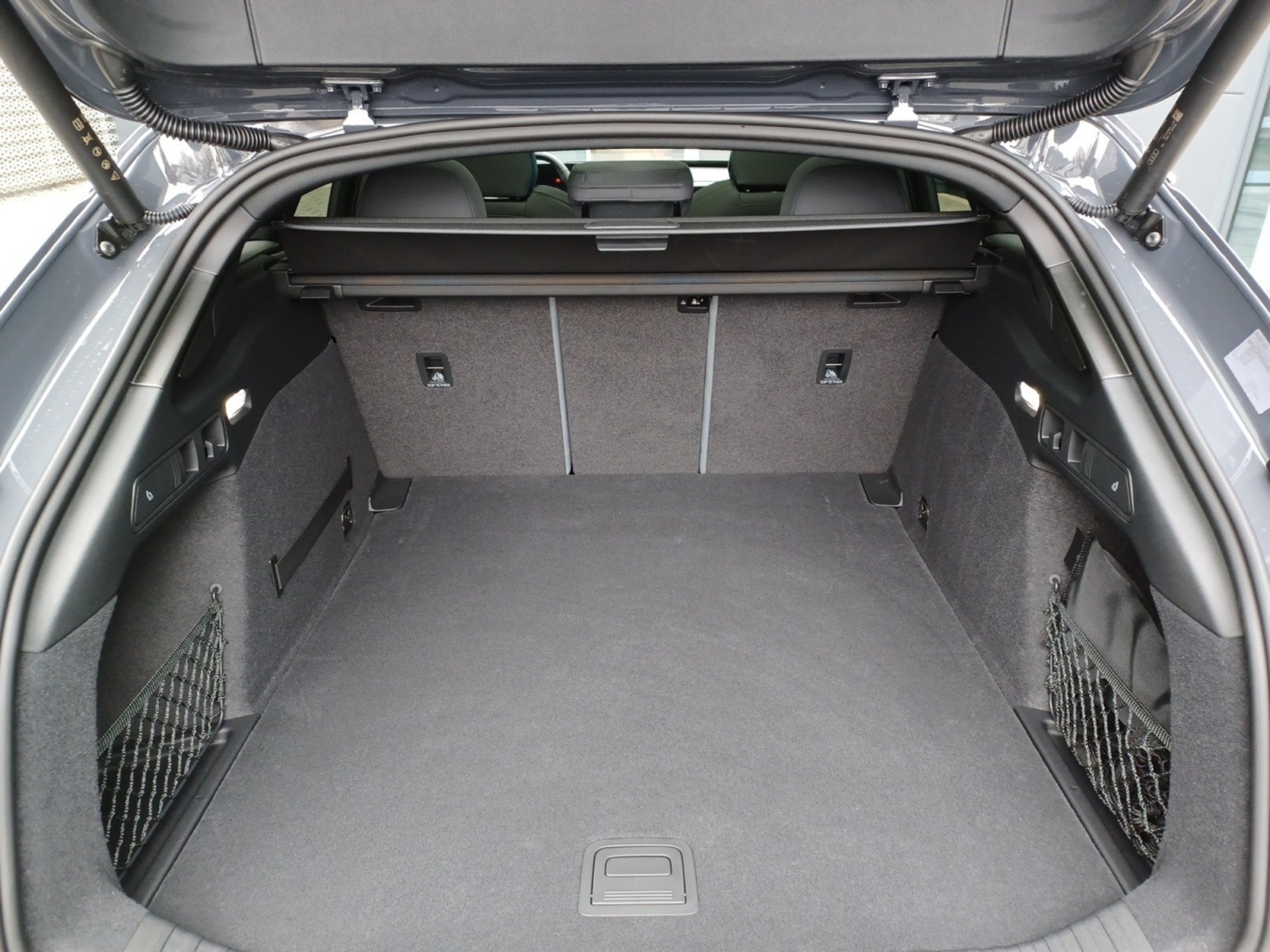 Audi - S6 Avant e-tron
