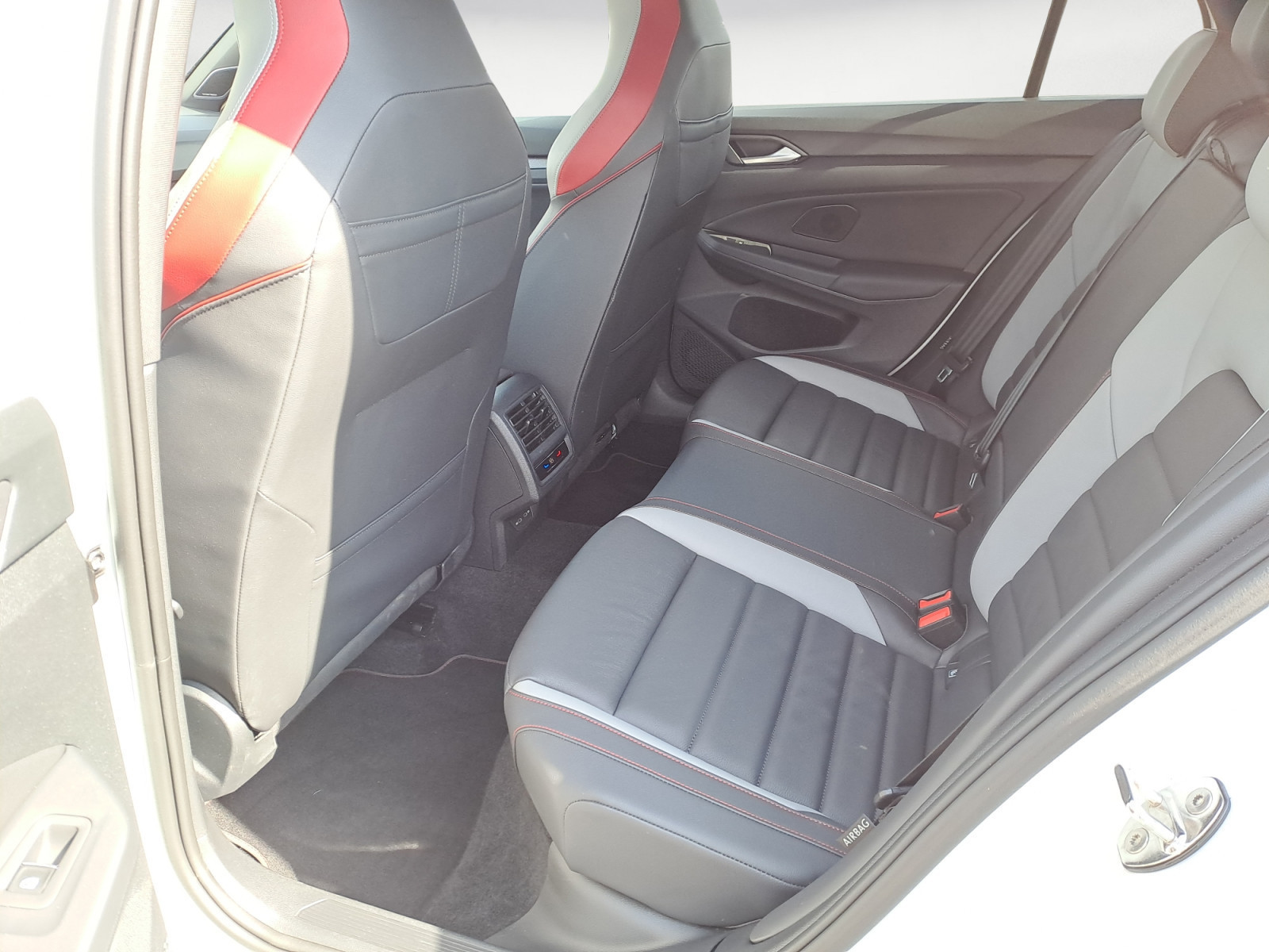 Volkswagen - Golf GTI