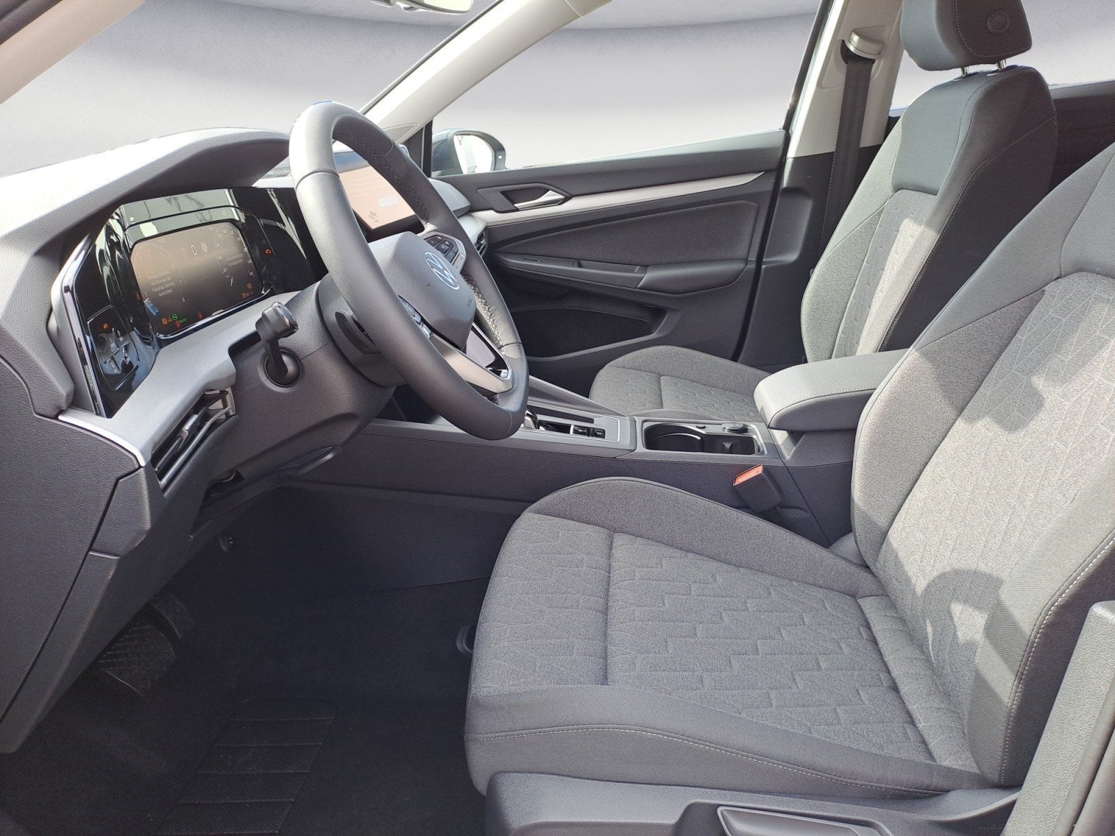 Volkswagen - Golf Life 1,5 l eTSI OPF   7-Gang-Doppelkupplungsgetriebe DSG