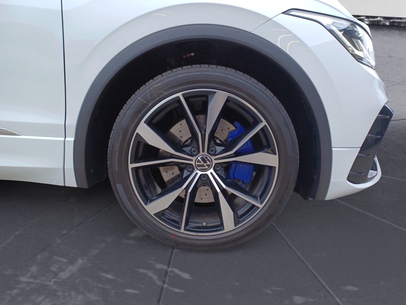 Volkswagen - Tiguan R 2.0 TSI 4Motion DSG