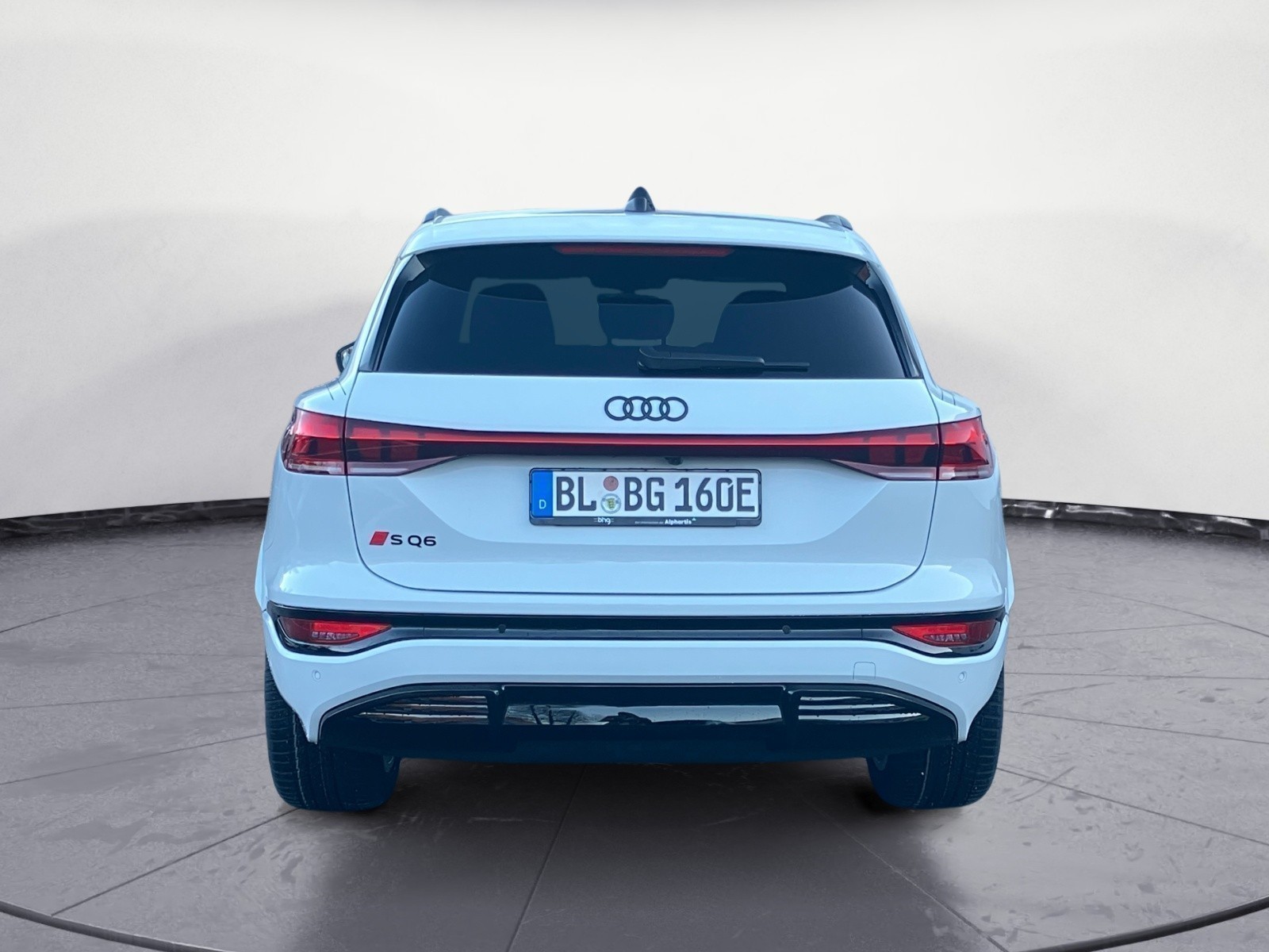 Audi - SQ6 SUV e-tron 