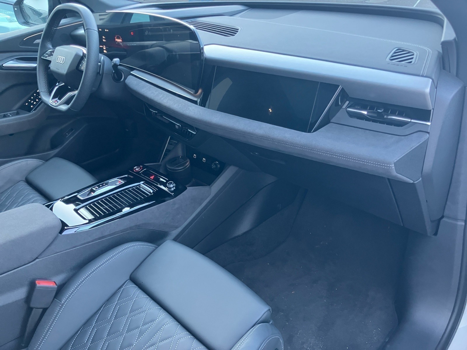 Audi - SQ6 SUV e-tron 