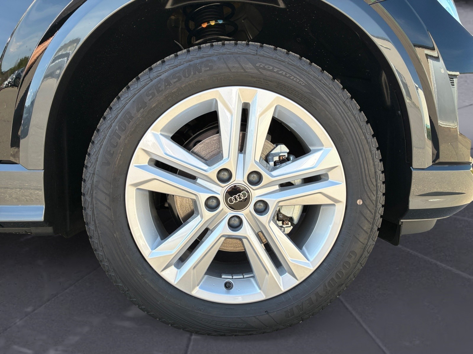 Audi - Q2