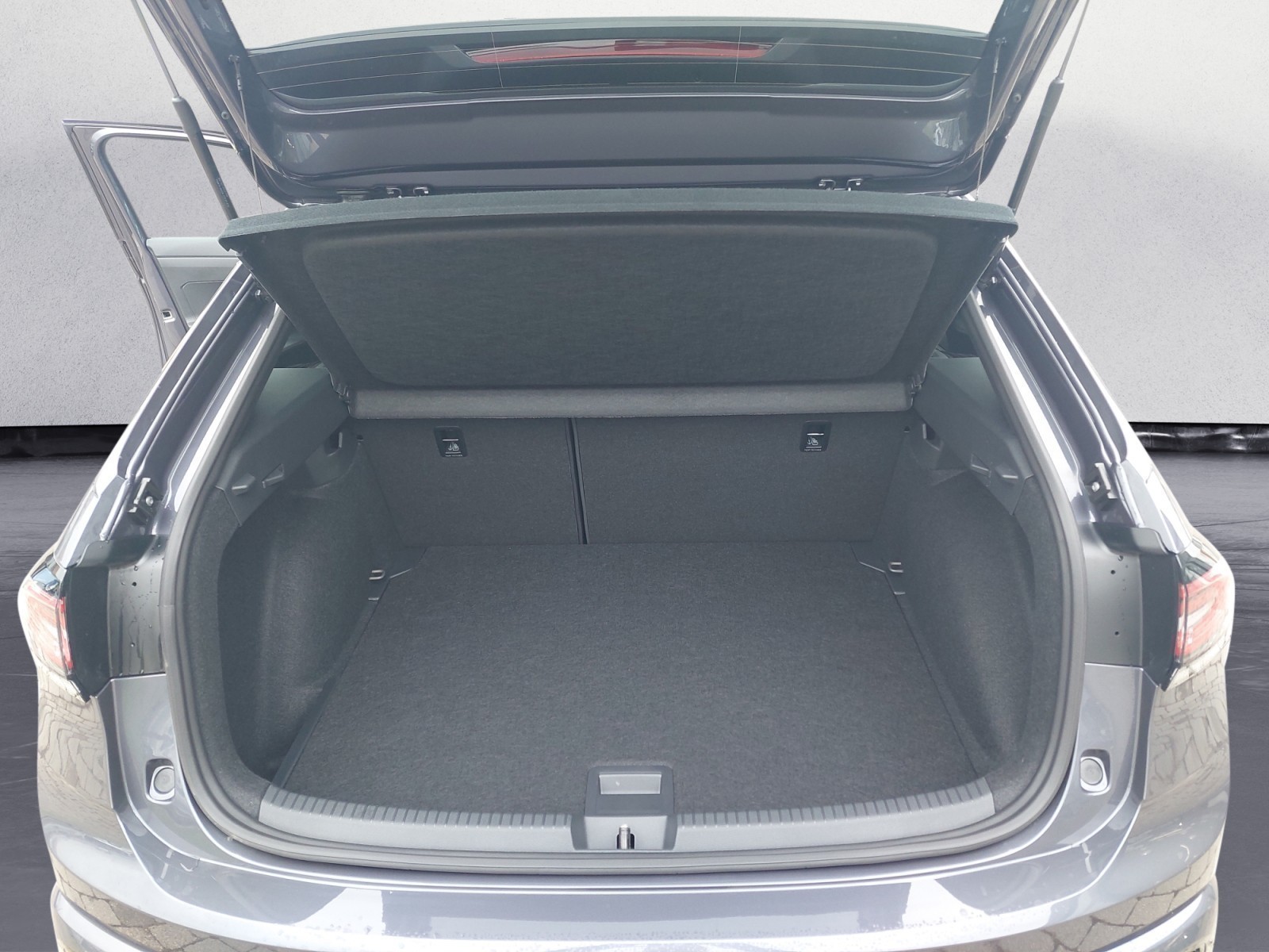 Volkswagen - Taigo R-Line 1,0 l TSI OPF   ) 7-Gang-Doppelkupplungsgetriebe DSG