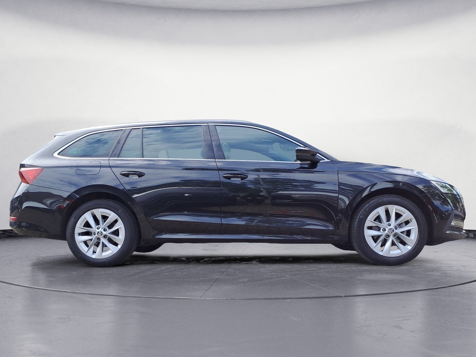 Skoda - Octavia Combi 2.0 TDI DSG STYLE