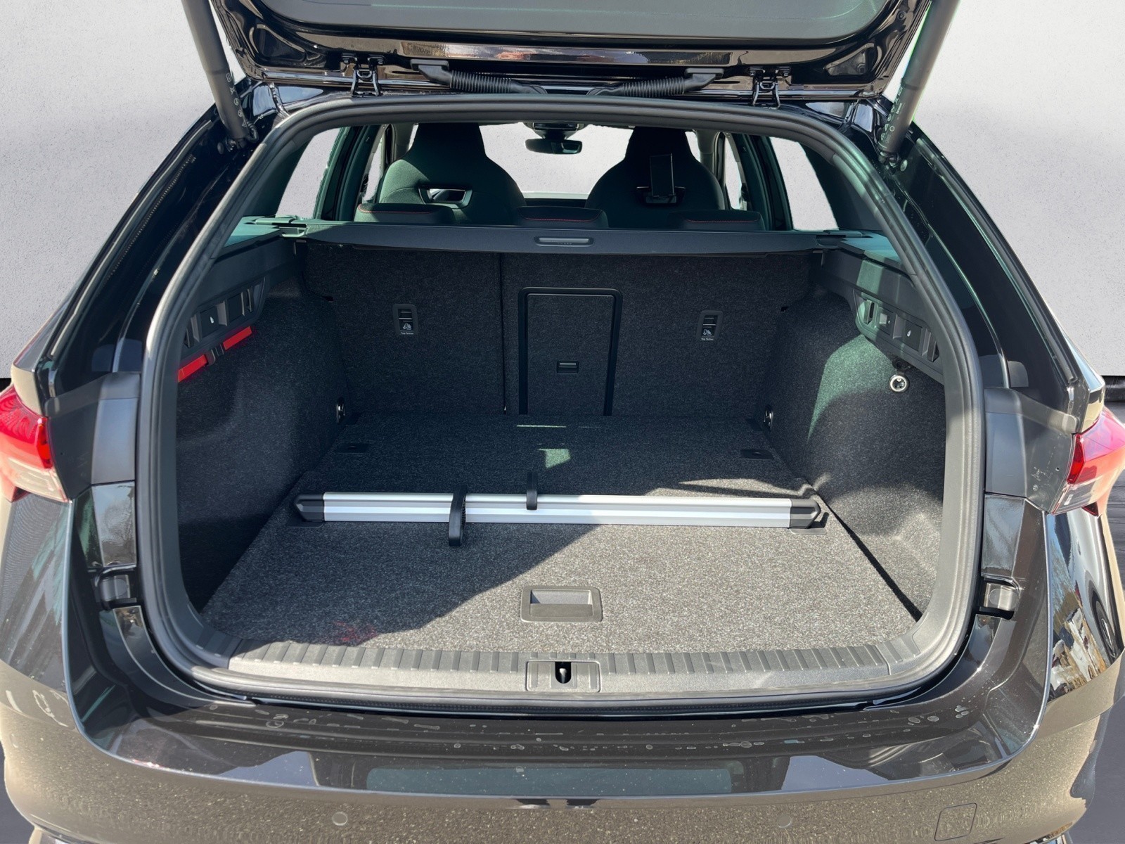 Skoda - Octavia Combi RS 2,0 TSI 7-Gang-DSG