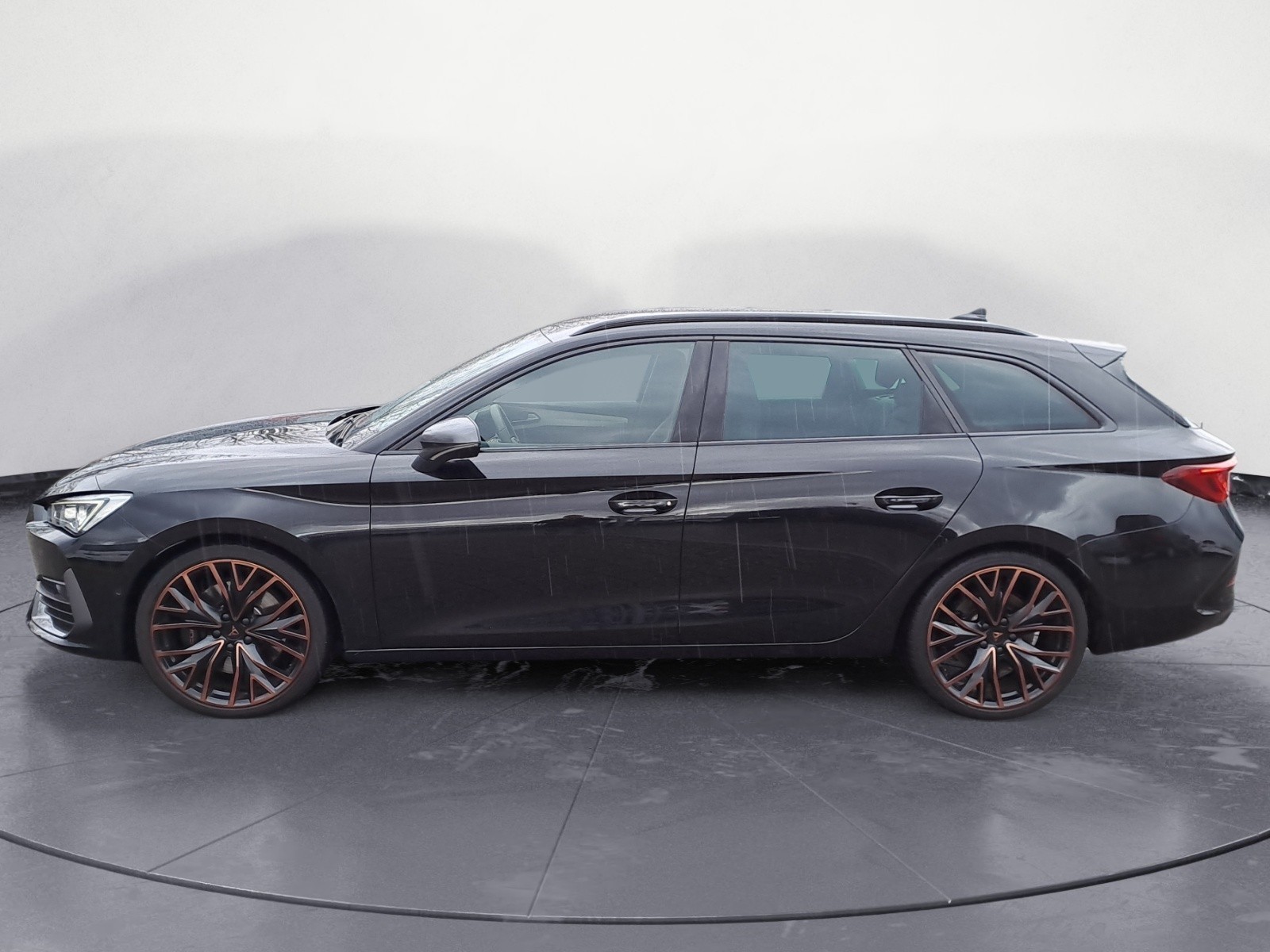 Cupra - Leon Sportstourer 2.0 TSI 4Drive DSG VZ