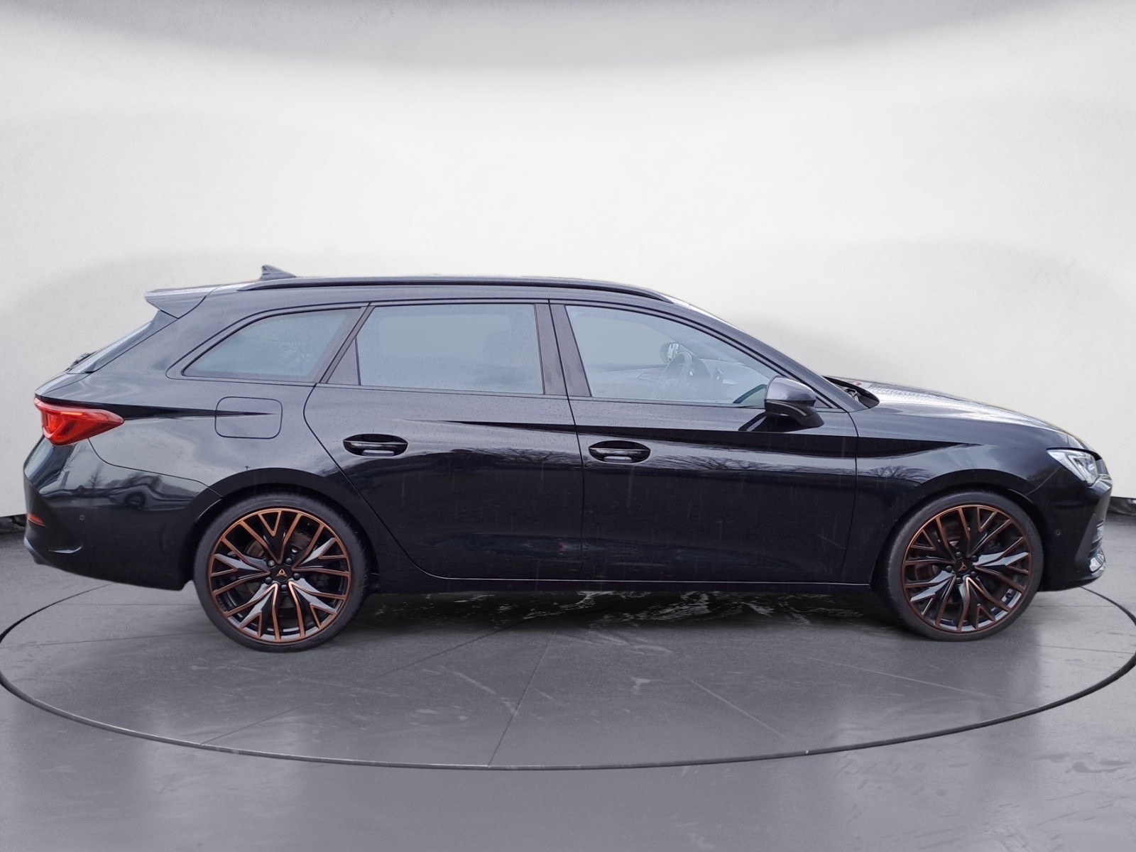 Cupra - Leon Sportstourer 2.0 TSI 4Drive DSG VZ