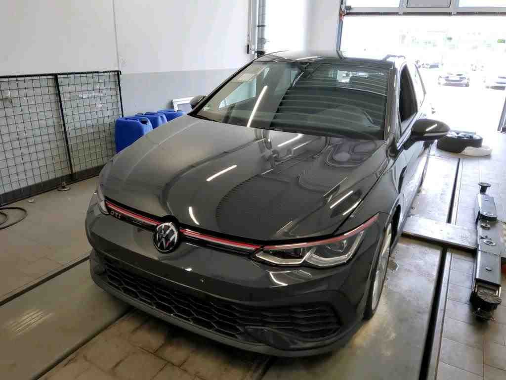 Volkswagen - Golf GTI