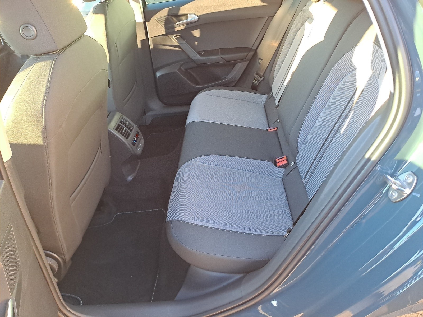 Seat - Leon Style Edition 1.5 eTSI  7-Gang-DSG
