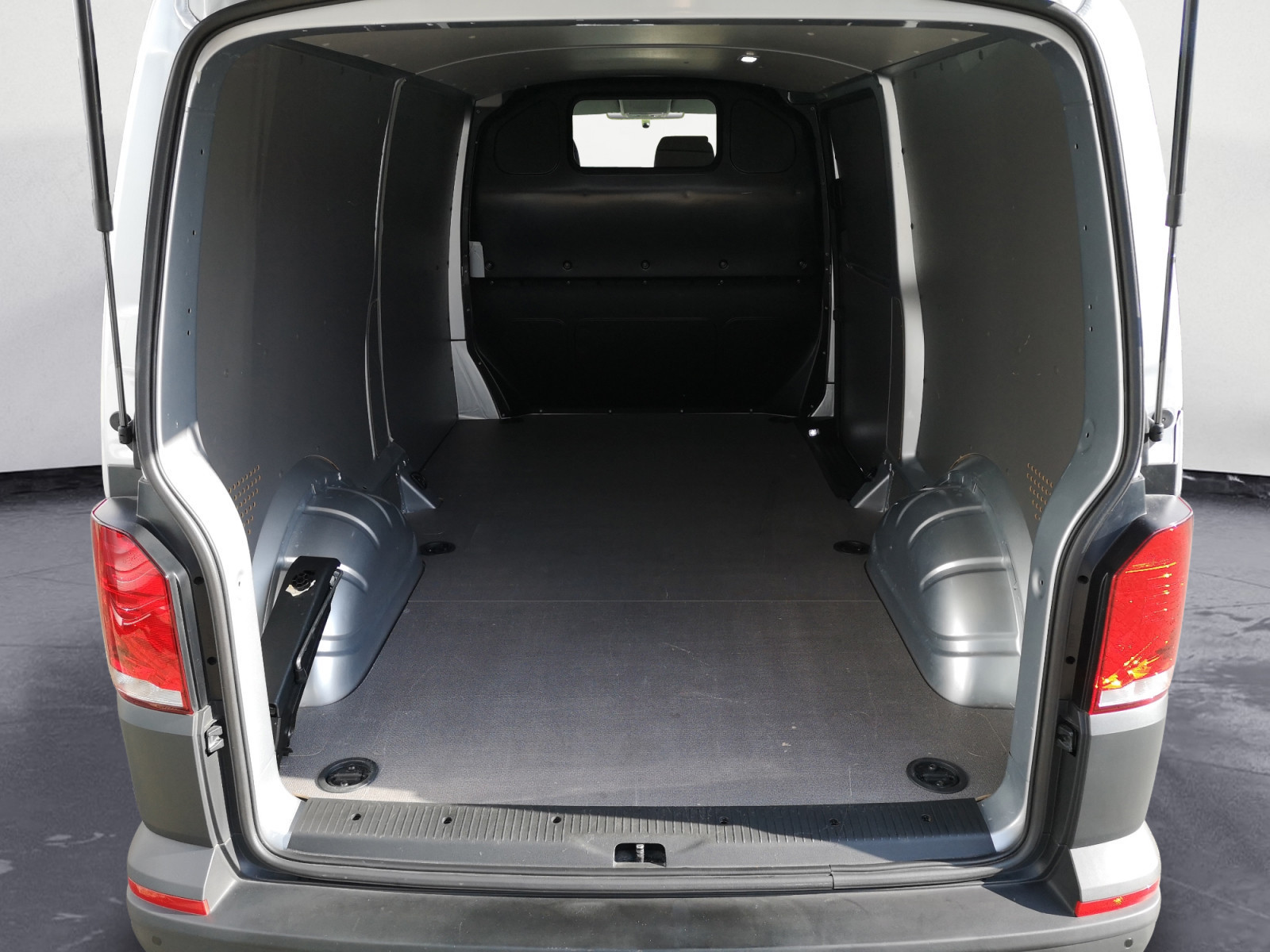 Volkswagen - T6 Transporter Langer Radstand 2.0 TDI