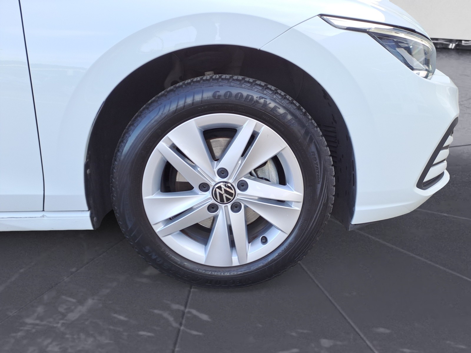 Volkswagen - Golf